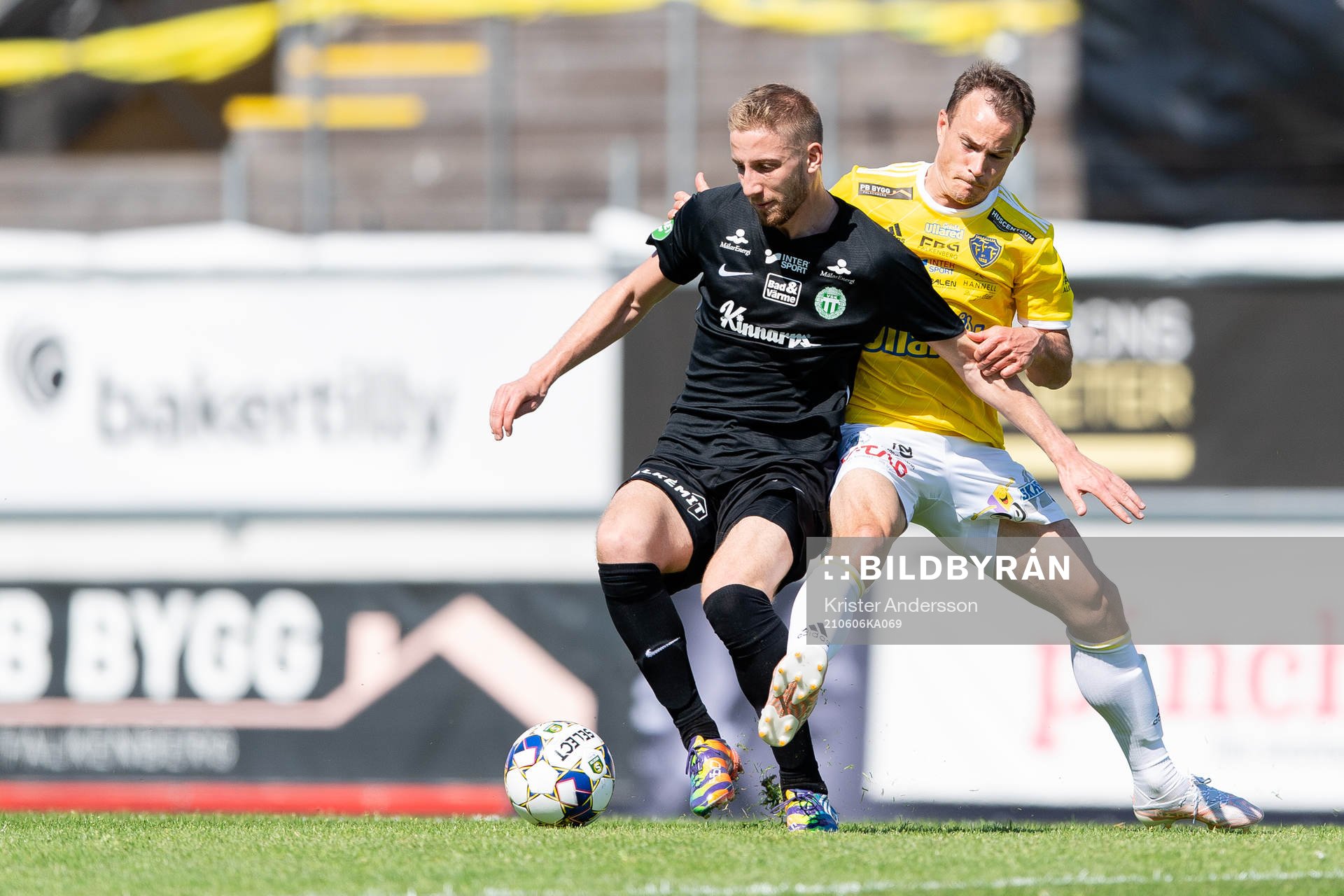 Västerås Kevin Custovic och Falkenbergs Anton Wede