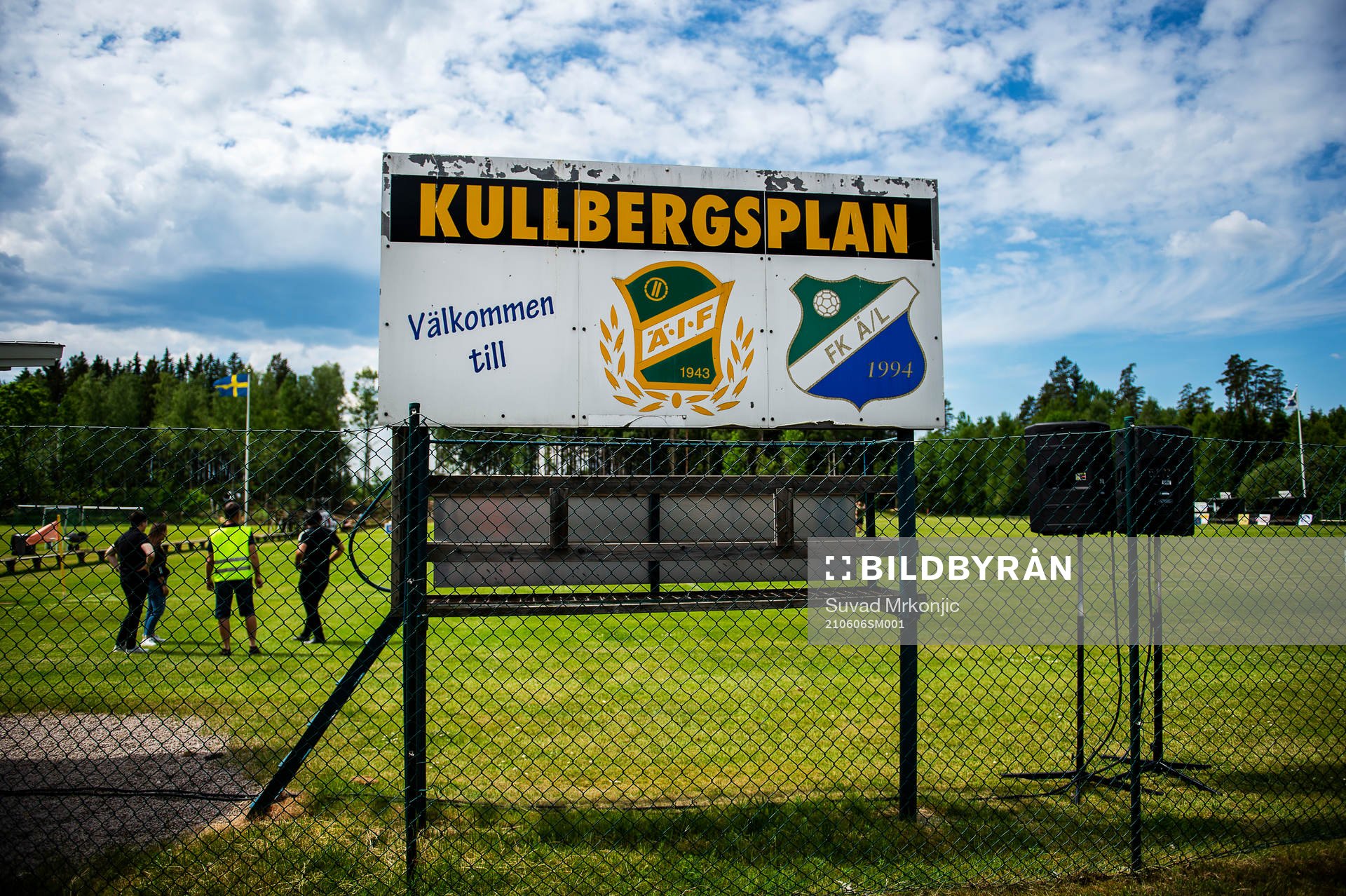 En skylt med namnet på Kullbergsplan inför fotbollsmatchen i division 3 sydöstra götaland mellan Älmeboda/Linneryd och Åryd den 6 juni 2021 i Rävemåla. 