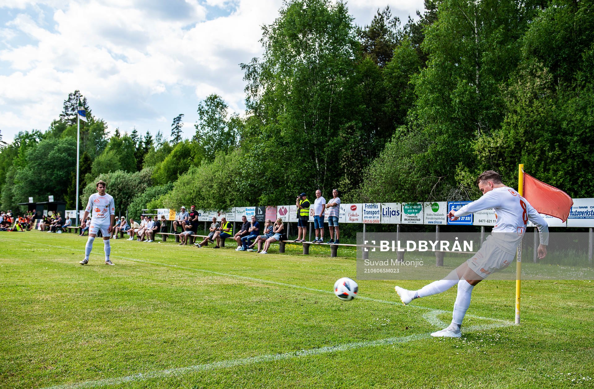 Älmeboda/Linneryds Filip Jeppsson under fotbollsmatchen i division 3 sydöstra götaland mellan Älmeboda/Linneryd och Åryd den 6 juni 2021 i Rävemåla.