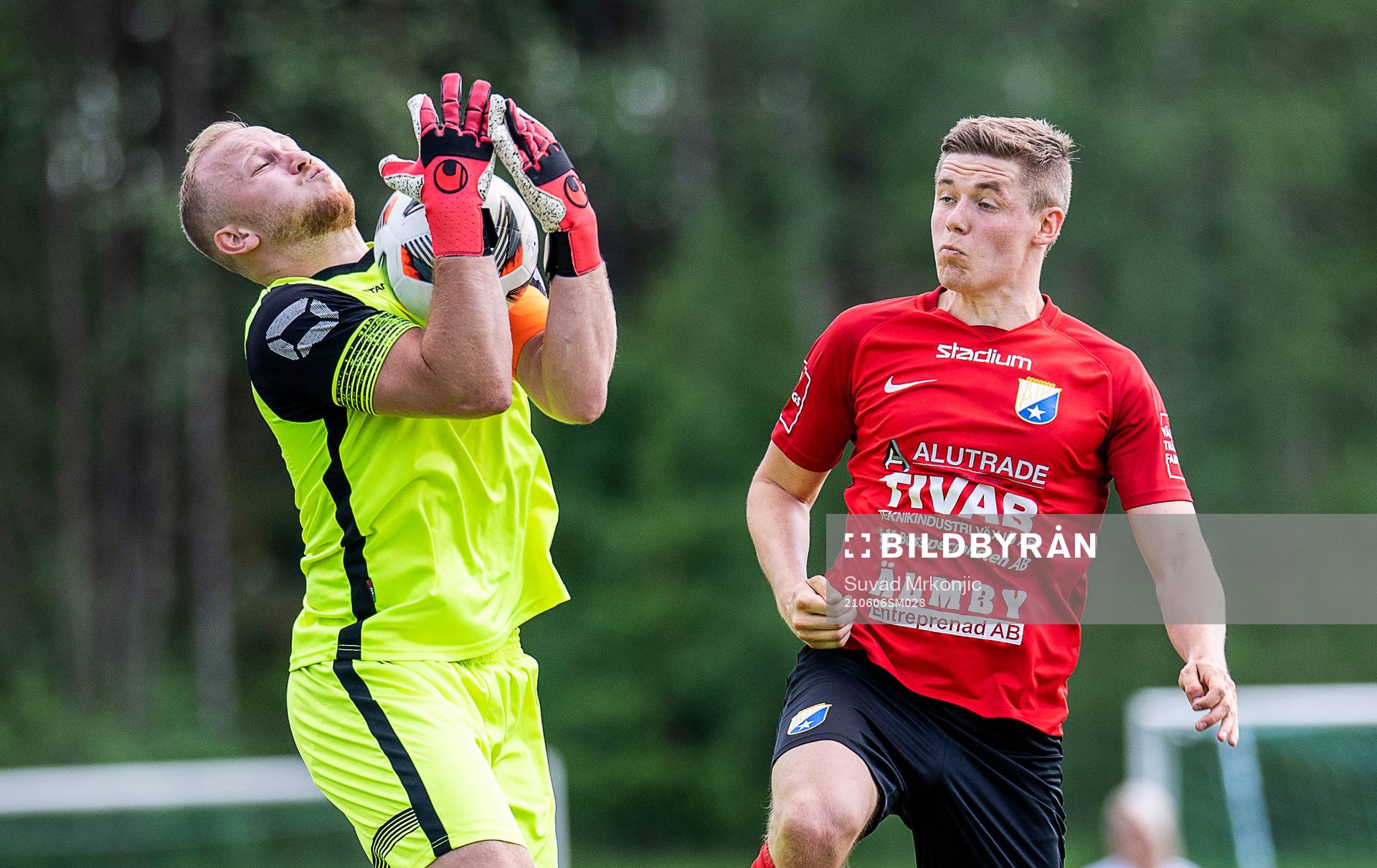 Älmeboda/Linneryds målvakt Victor Jonasson och Åryds
