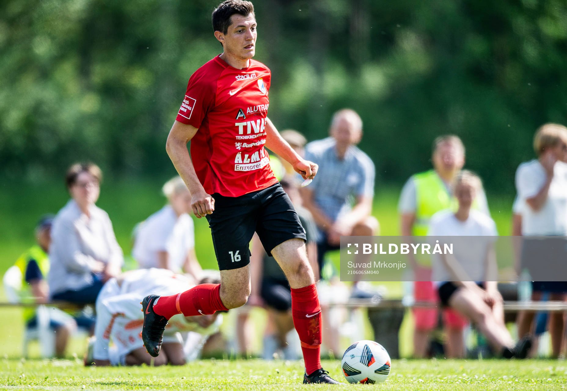 Åryds Oliver Nedanovski under fotbollsmatchen i division 3 sydöstra götaland mellan Älmeboda/Linneryd och Åryd den 6 juni 2021 i Rävemåla.
