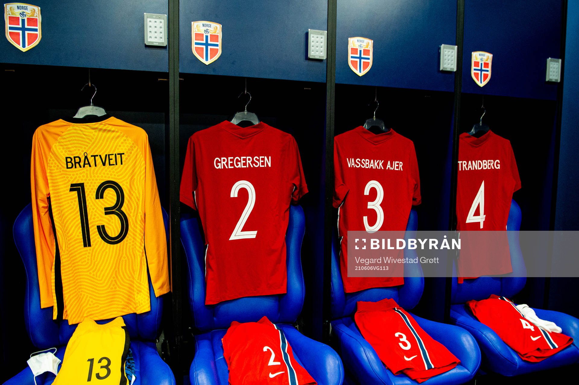 The shirts of goalkeeper Per Kristian Bråtveit, Stian