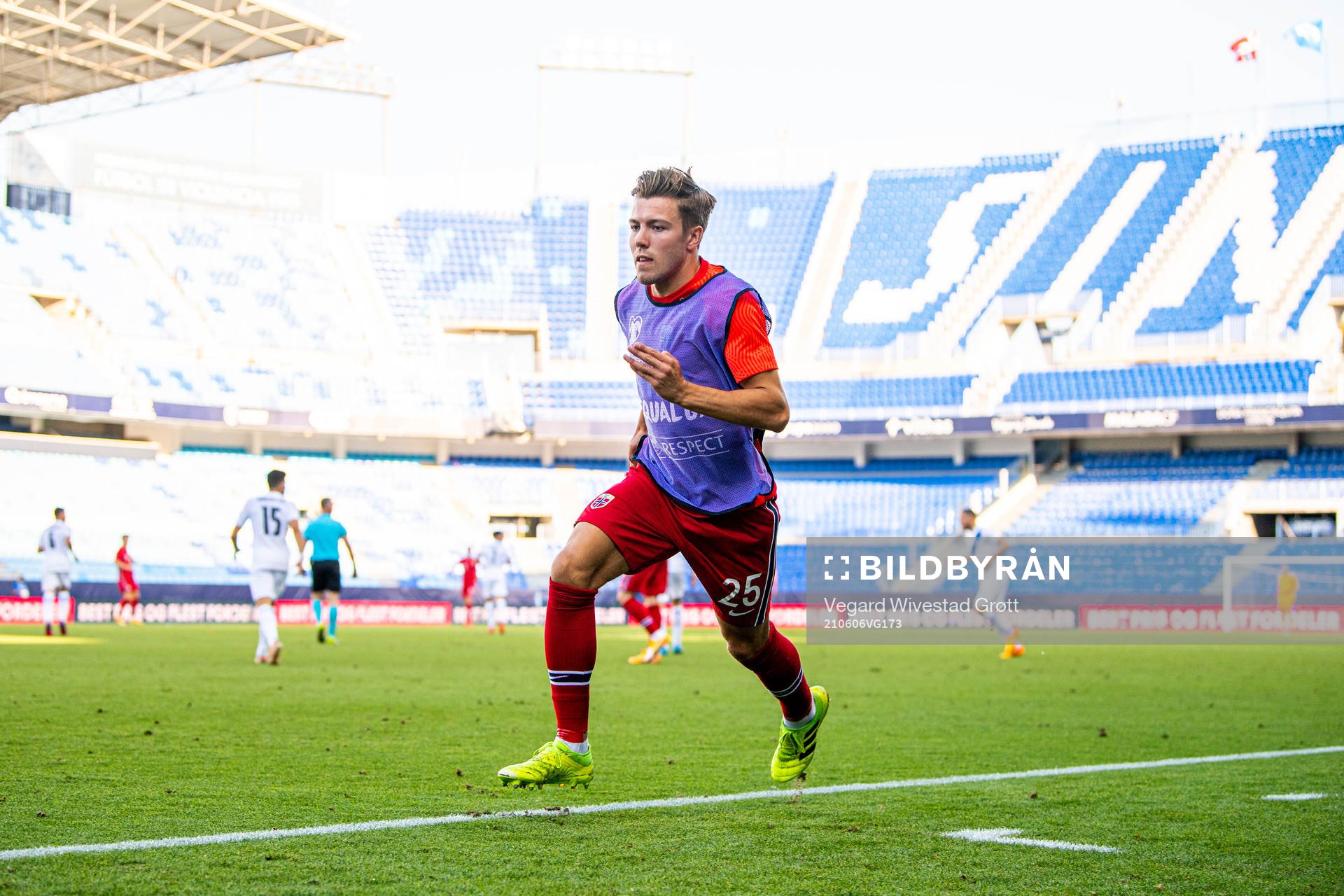 Fredrik André Bjørkan of Norway warms up