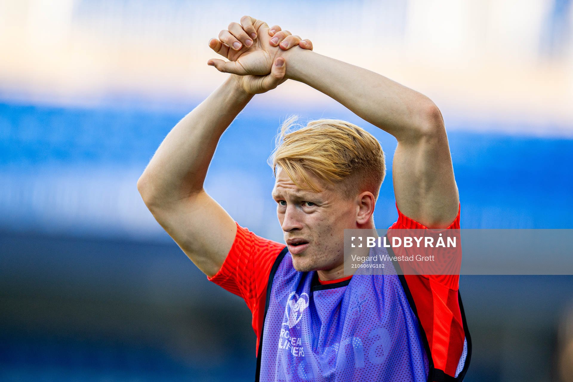 Andreas Hanche-Olsen of Norway warms up