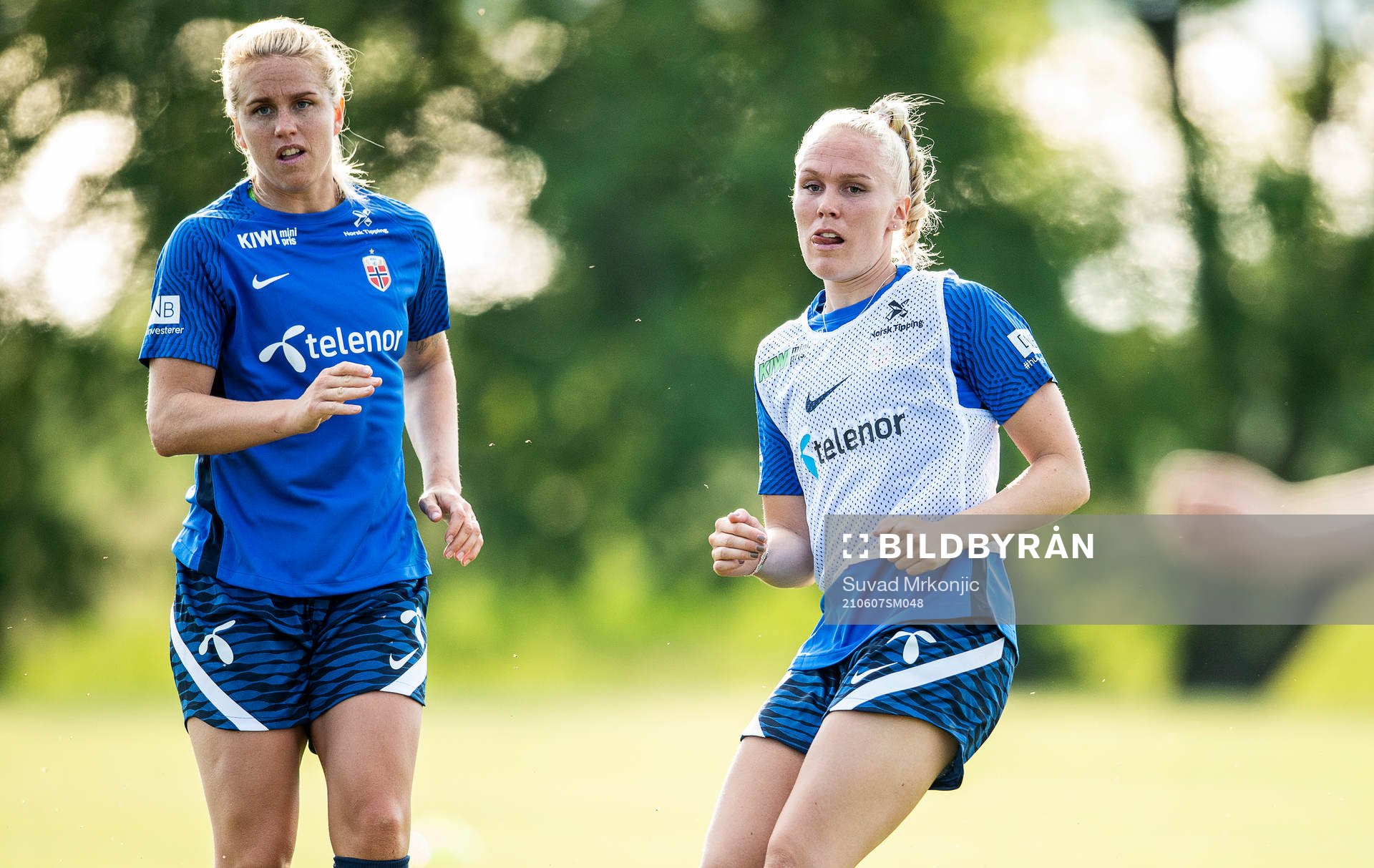 Elise Thorsnes and Maria Thorisdottir of the Norwegian