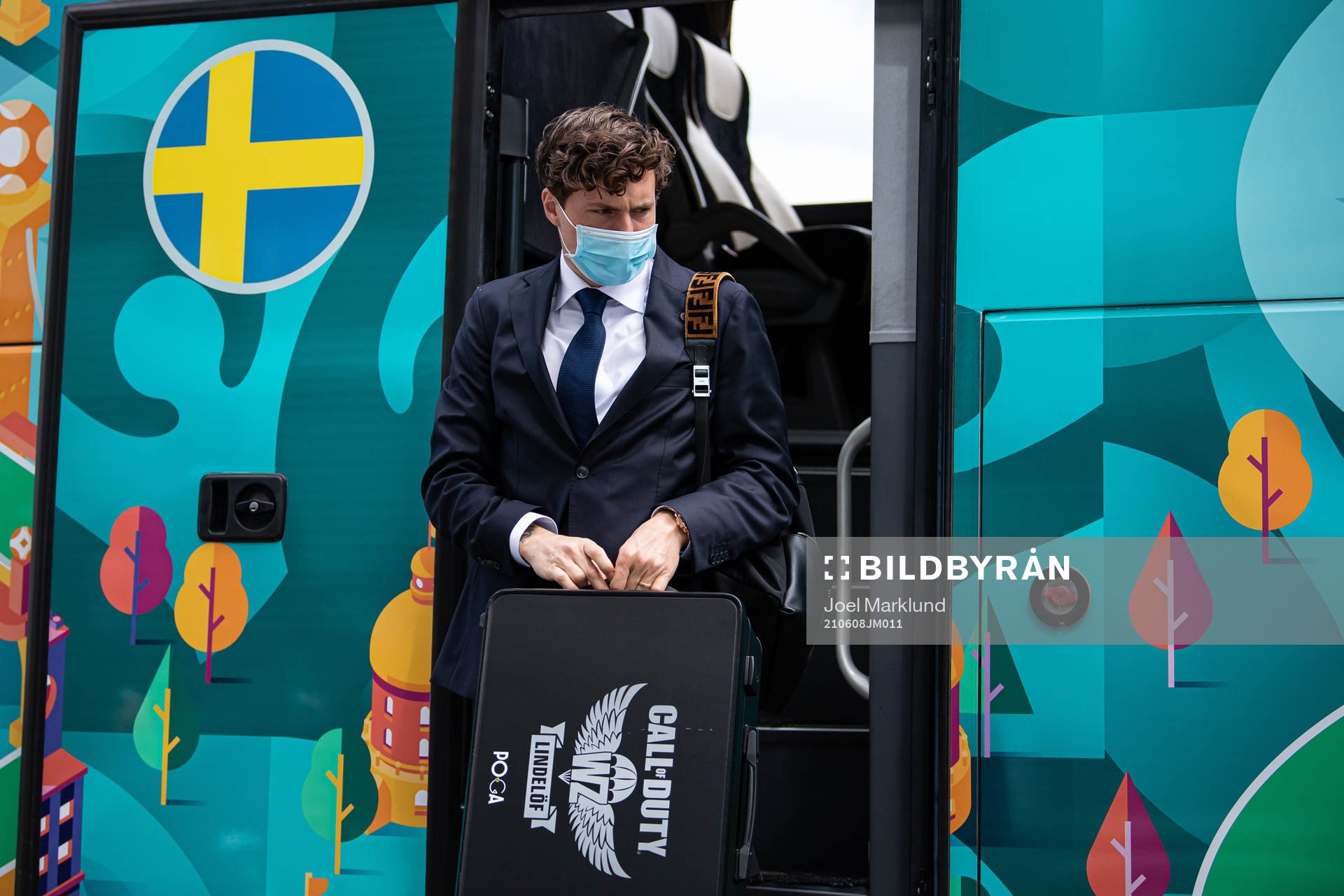 Victor Nilsson Lindelöf of the Swedish national football team carries a Call of Duty bag when the team arrives to base camp Sankt Jörgen Park ahead of the UEFA Euro 2020 Football Championship on June 8, 2021 in Gothenburg.