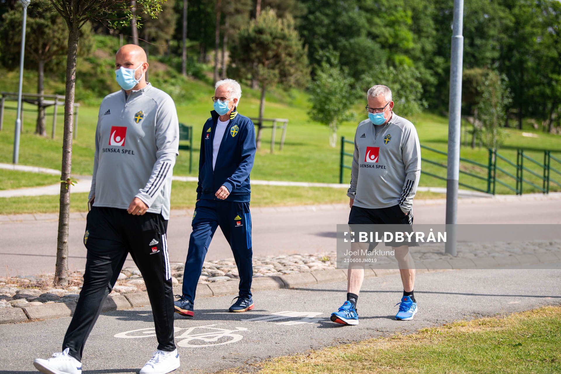 Press officer Jakob Kakembo Andersson, team doctor Anders
