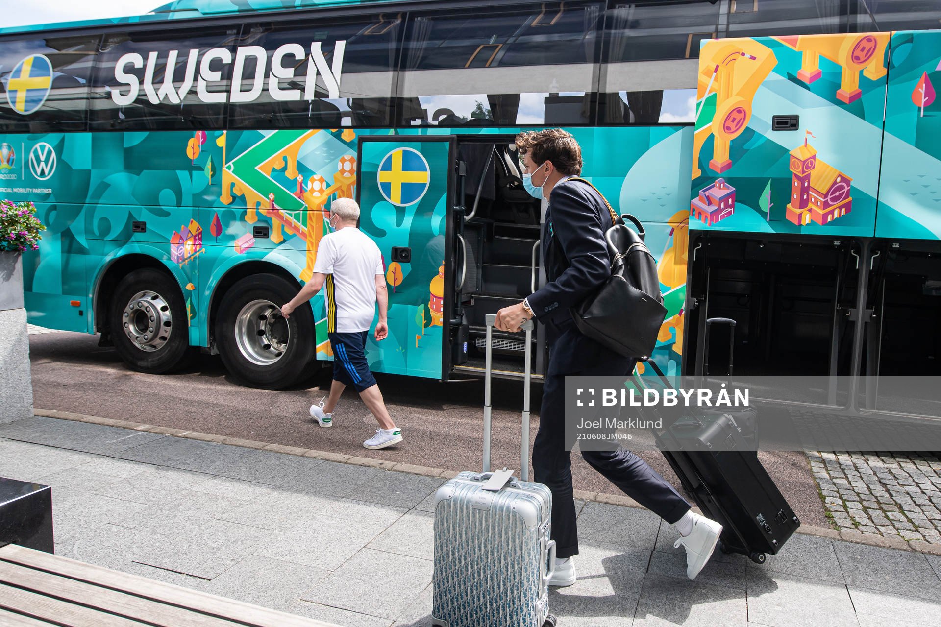 Victor Nilsson Lindelöf of the Swedish national football team arrives to base camp Sankt Jörgen Park ahead of the UEFA Euro 2020 Football Championship on June 8, 2021 in Gothenburg. 