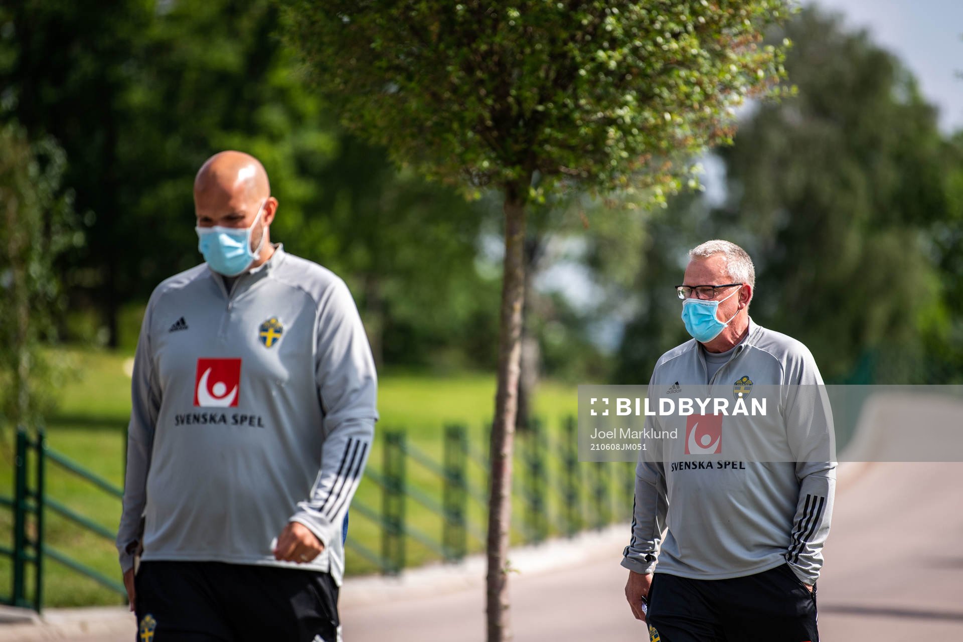 Press officer Jakob Kakembo Andersson and Janne Andersson,