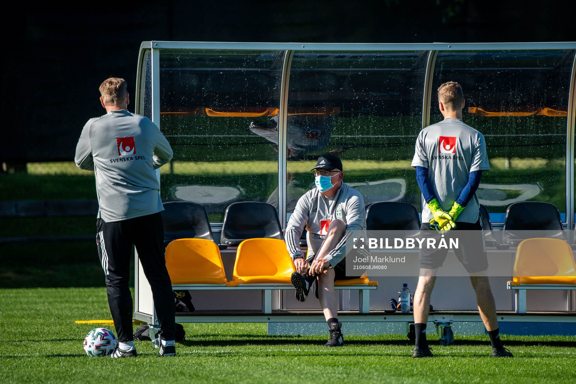 Assistant coach Peter Wettergren, Janne Andersson, head