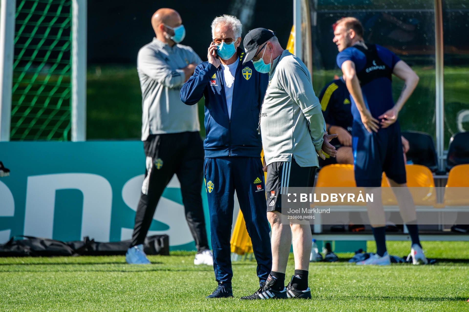 Team doctor Anders Valentin and Janne Andersson, head coach