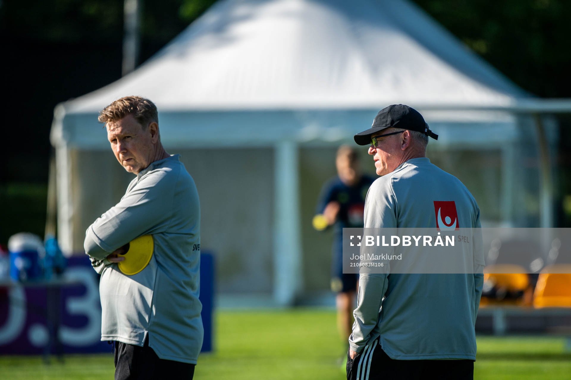 Assistant coach Peter Wettergren and Janne Andersson, head