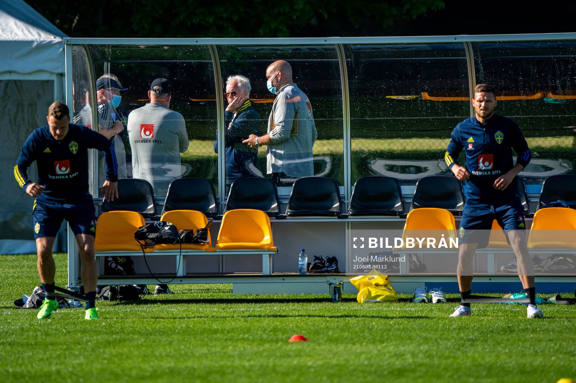 Janne Andersson, head coach, team doctor Anders Valentin