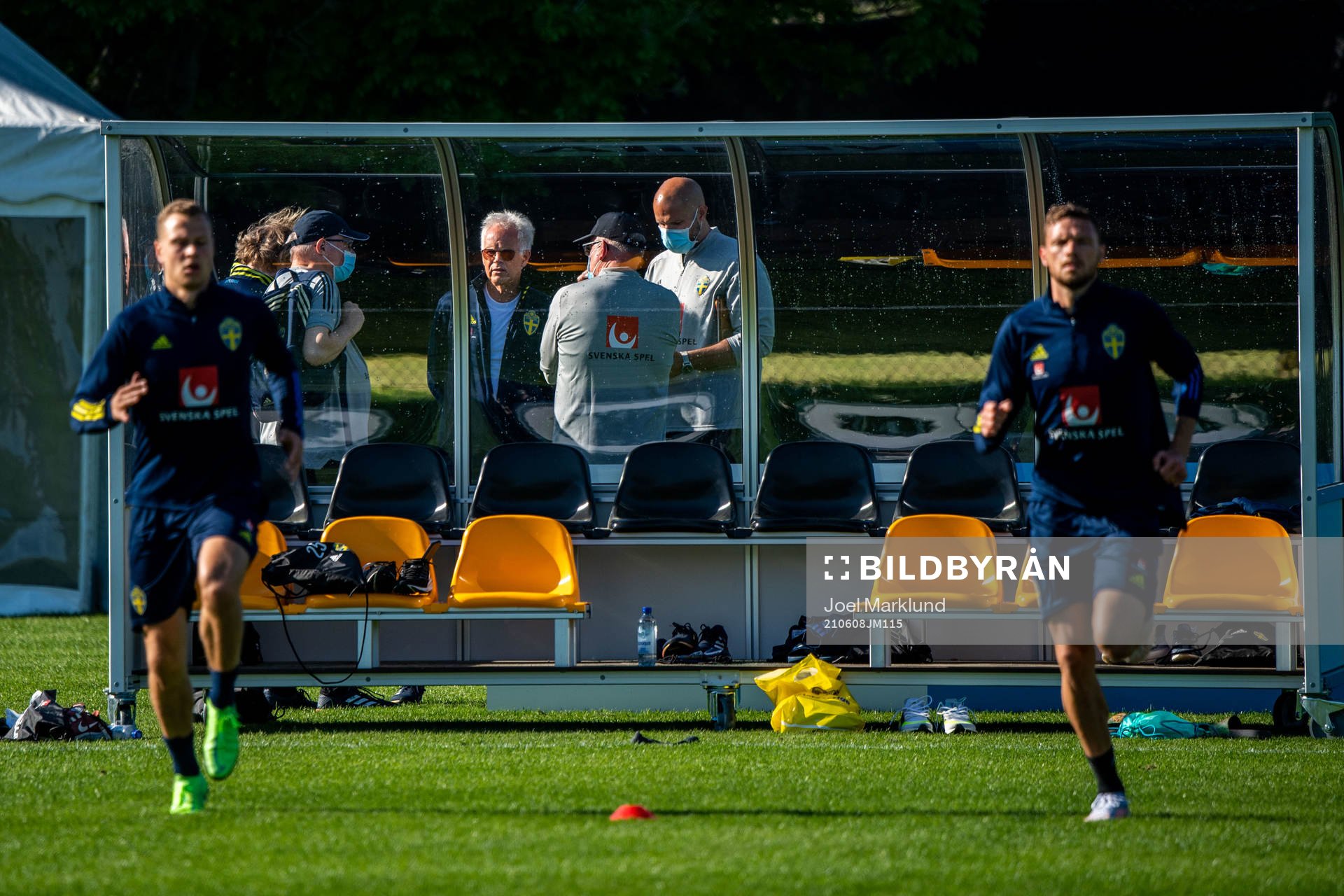Janne Andersson, head coach, team doctor Anders Valentin