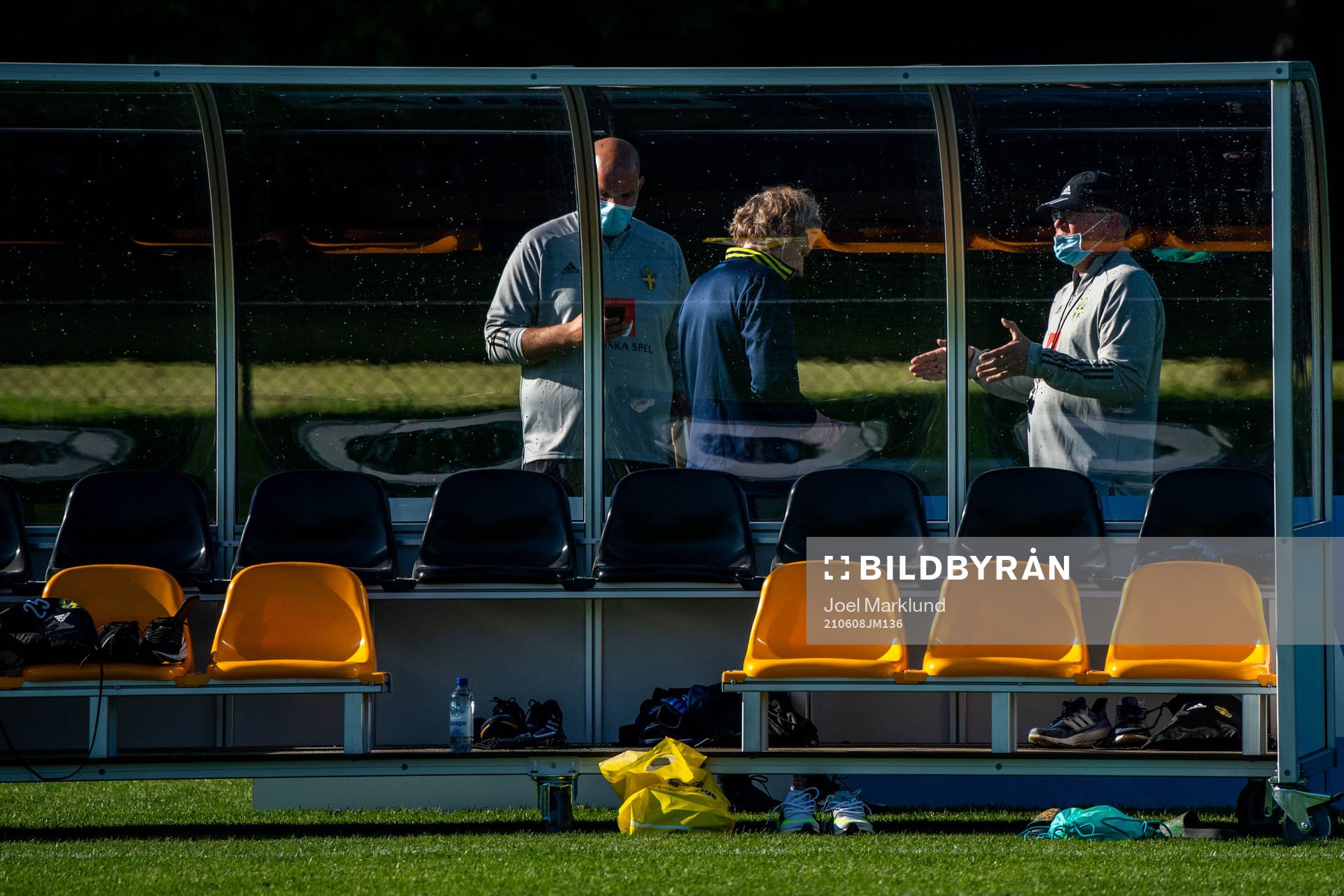 Press officer Jakob Kakembo Andersson, team manager Stefan