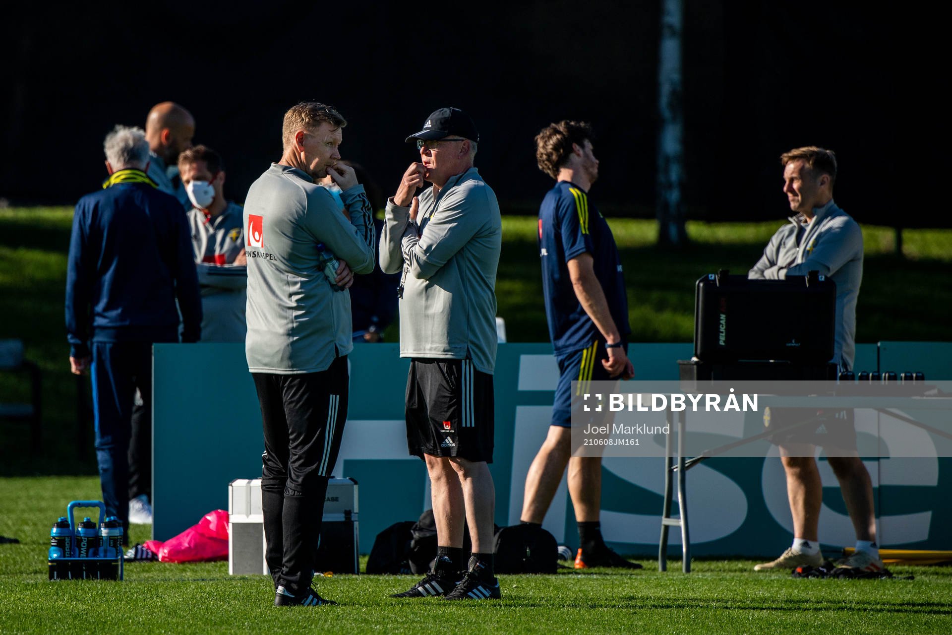 Assistant coach Peter Wettergren and Janne Andersson, head