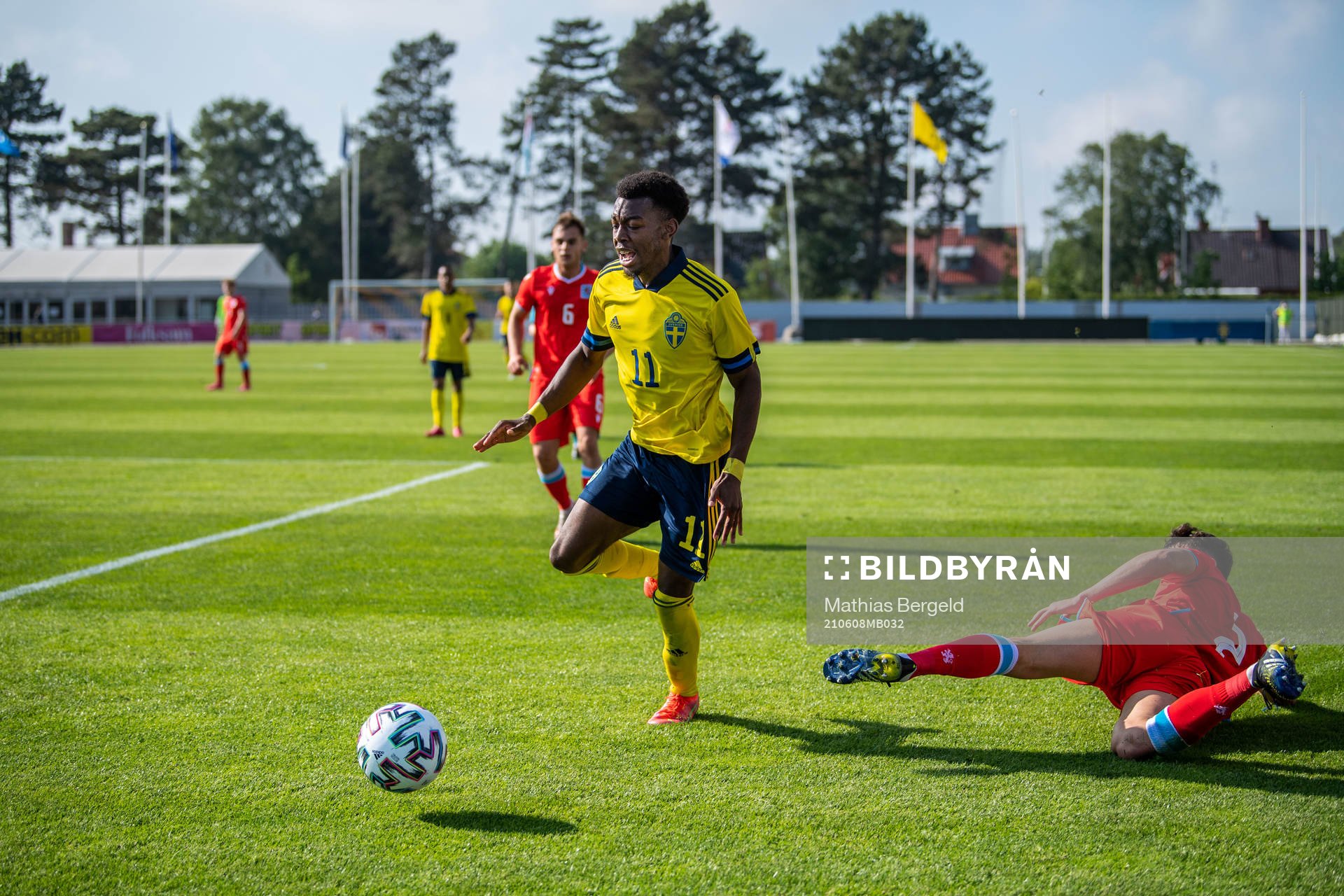 Anthony Elanga of Sweden and Eldin Dzogovic of Luxembourg