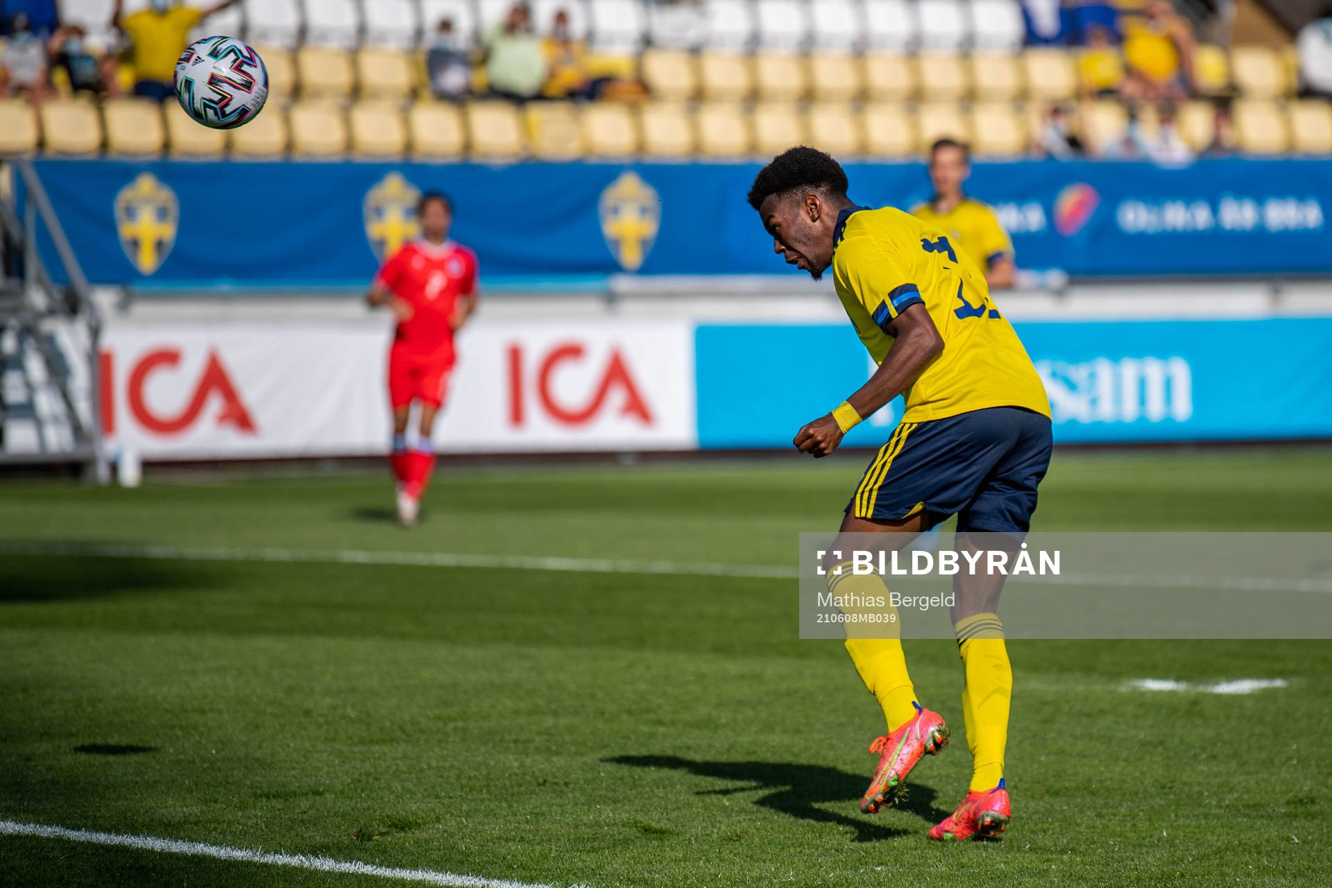 Anthony Elanga of Sweden scores 3-0