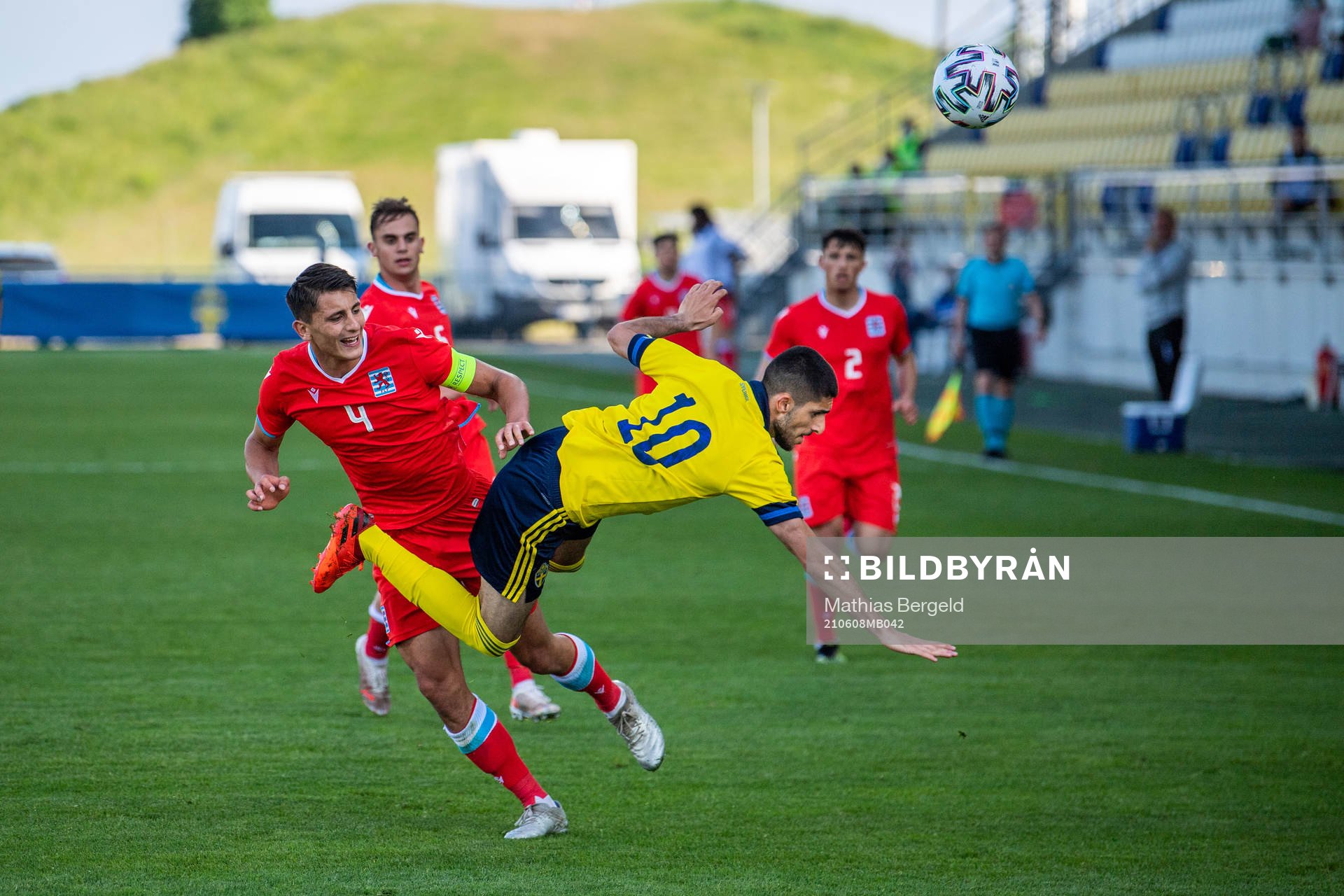 Seid Korac of Luxembourg and Rami Hajal of Sweden