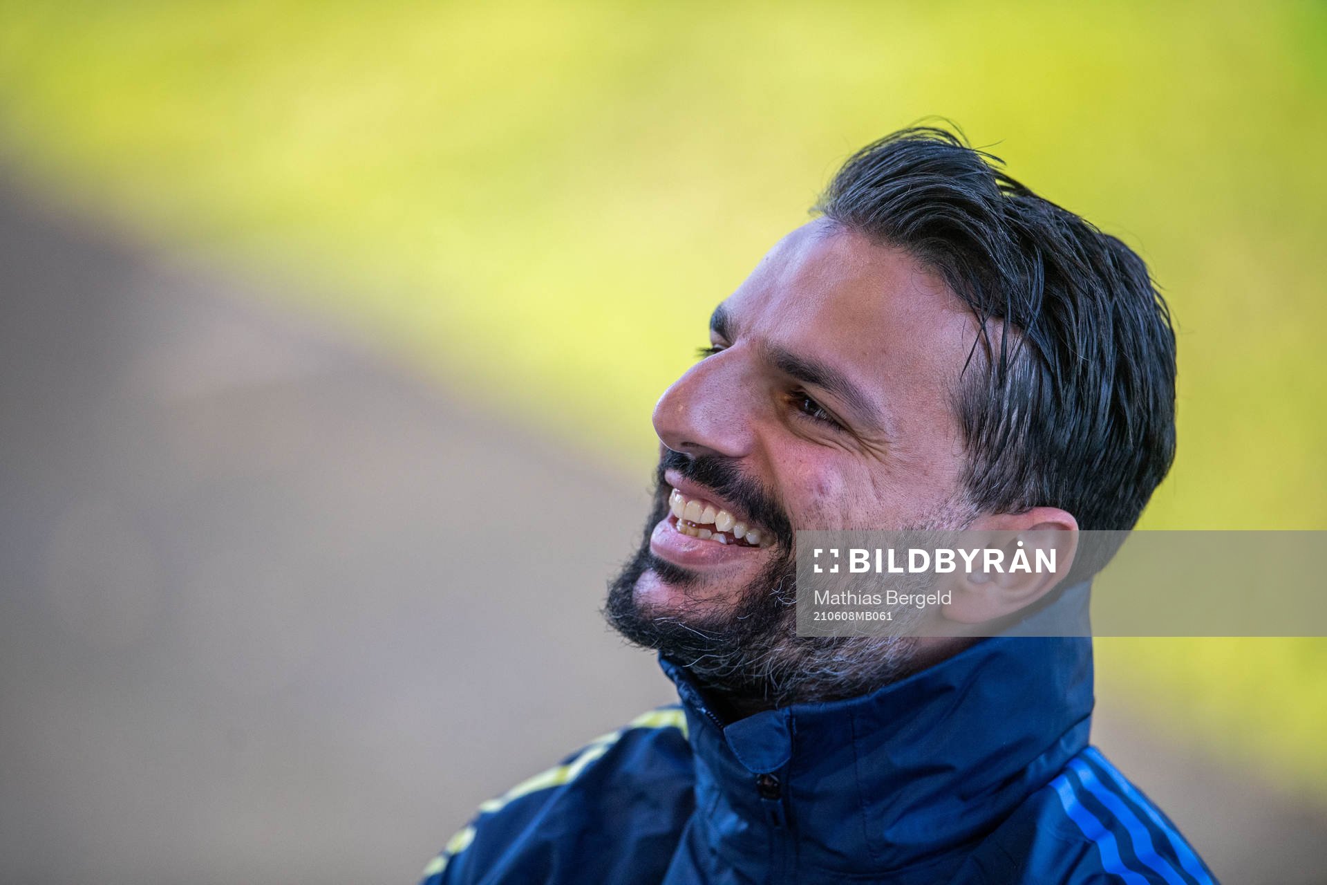 Poya Asbaghi, head coach of Sweden
