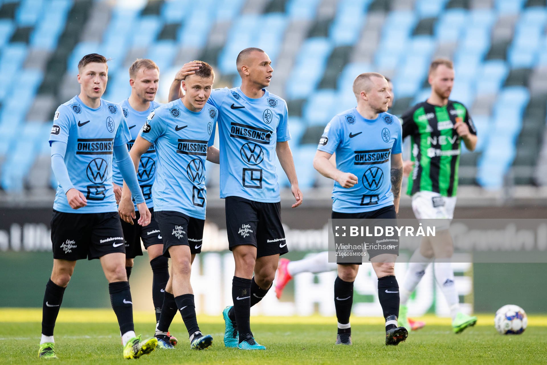 Landskronas Melker Heier jublar med lagkamrater