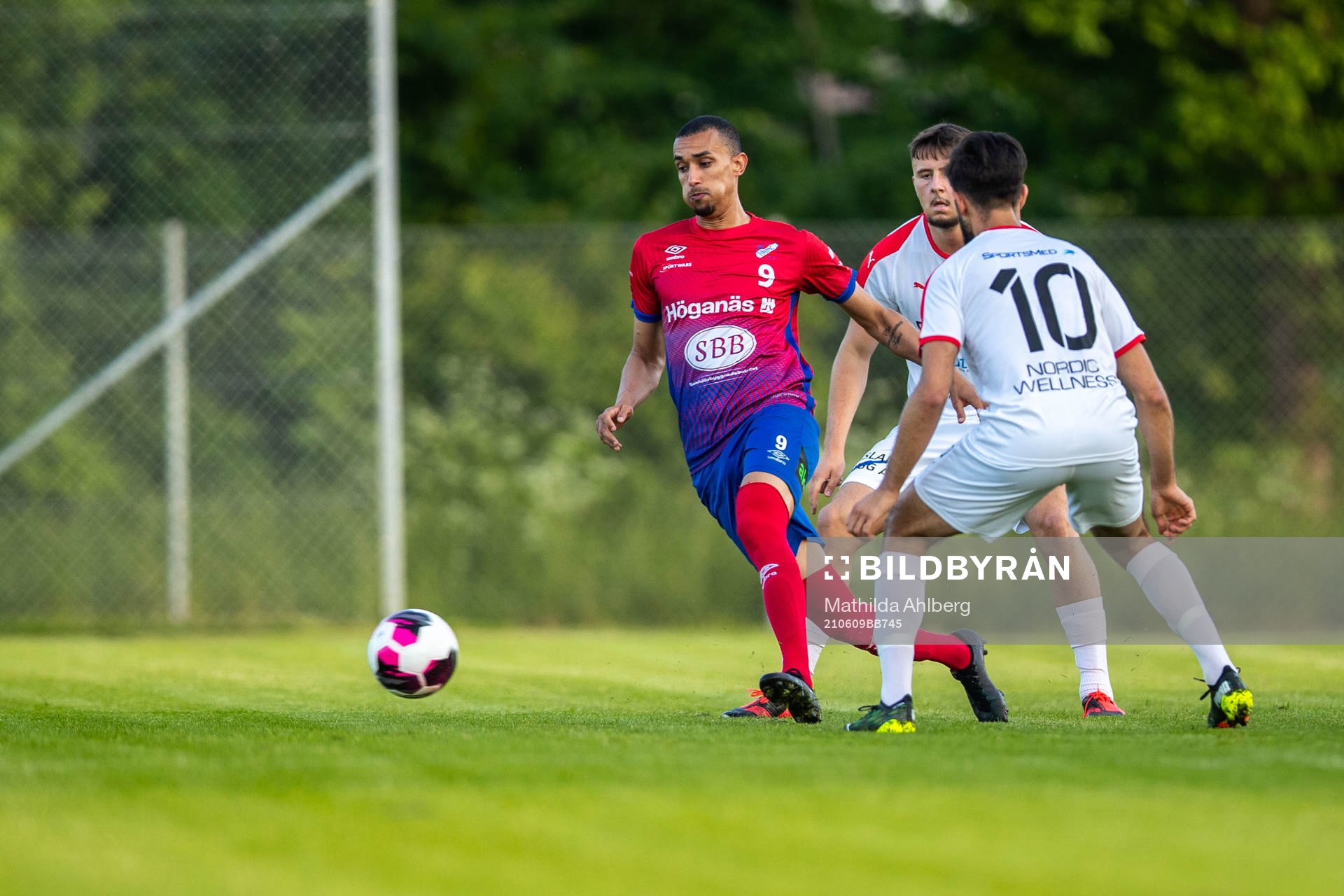 Höganäs Samuel Aziz och Assyriskas Victor Kalasho