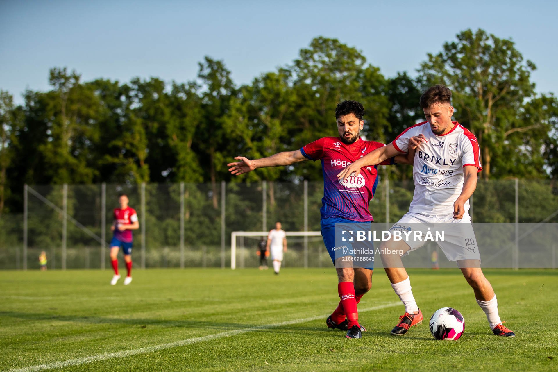 Höganäs Radwan Shaker  och Assyriskas Kenan Karaduz