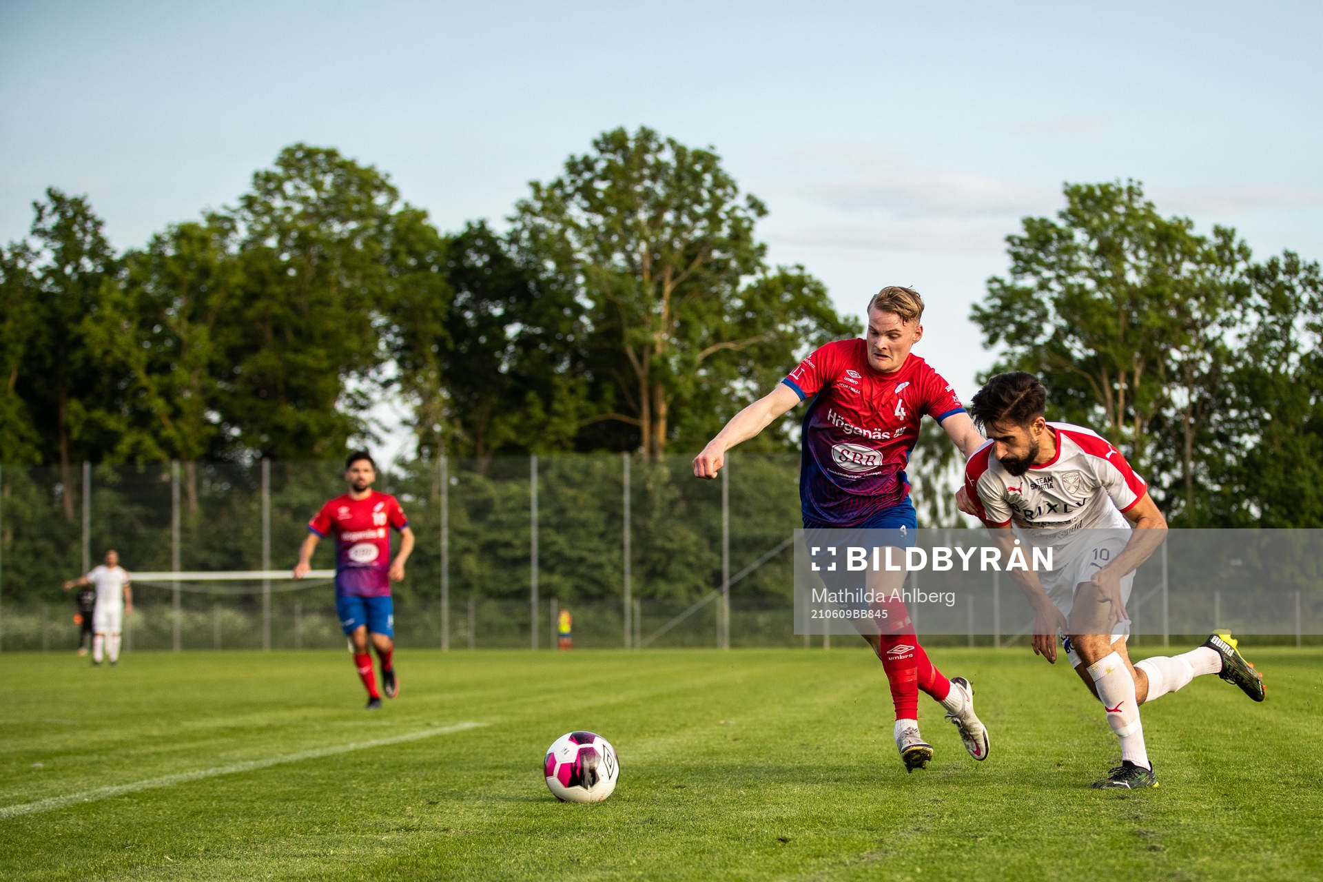Höganäs Jack Blomqvist och Assyriskas Victor Kalasho
