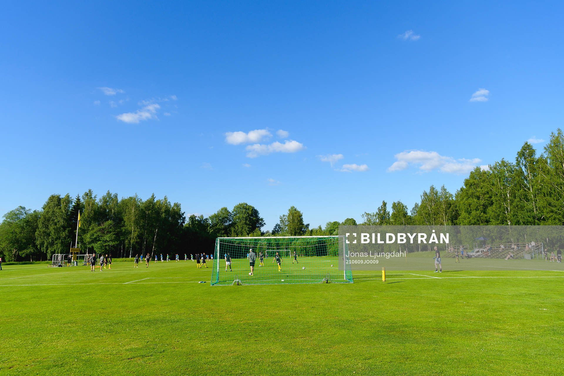 Räppevallen före fotbollsmatchen i division 2 södra