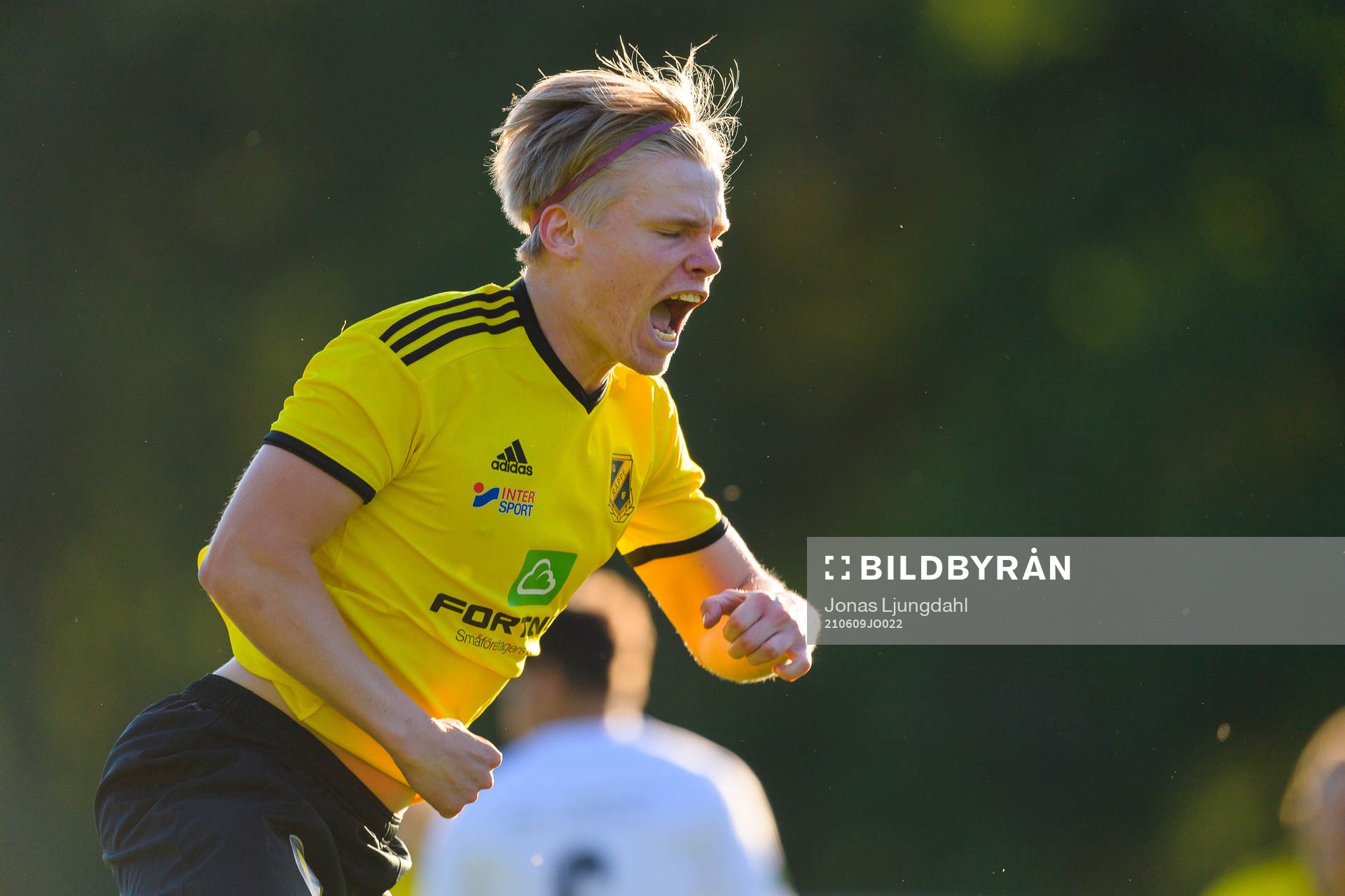 Räppes Oskar Gabrielsson jublar