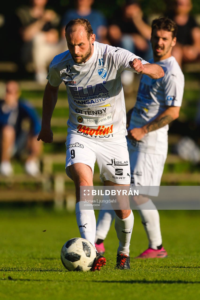 Bergas Christopher Christensson under fotbollsmatchen i division 2 södra Götaland mellan Räppe och Berga den 9 juni 2021 i Växjö. 