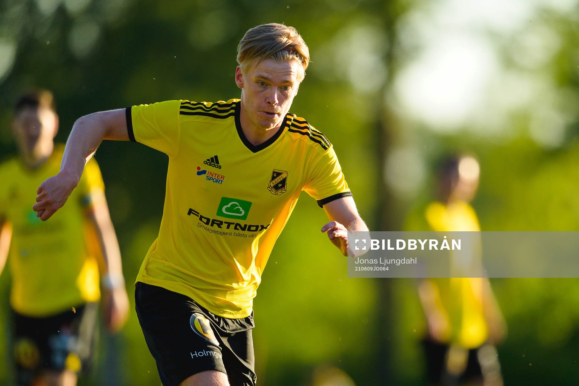 Räppes Oskar Gabrielsson under fotbollsmatchen i division 2 södra Götaland mellan Räppe och Berga den 9 juni 2021 i Växjö. 
