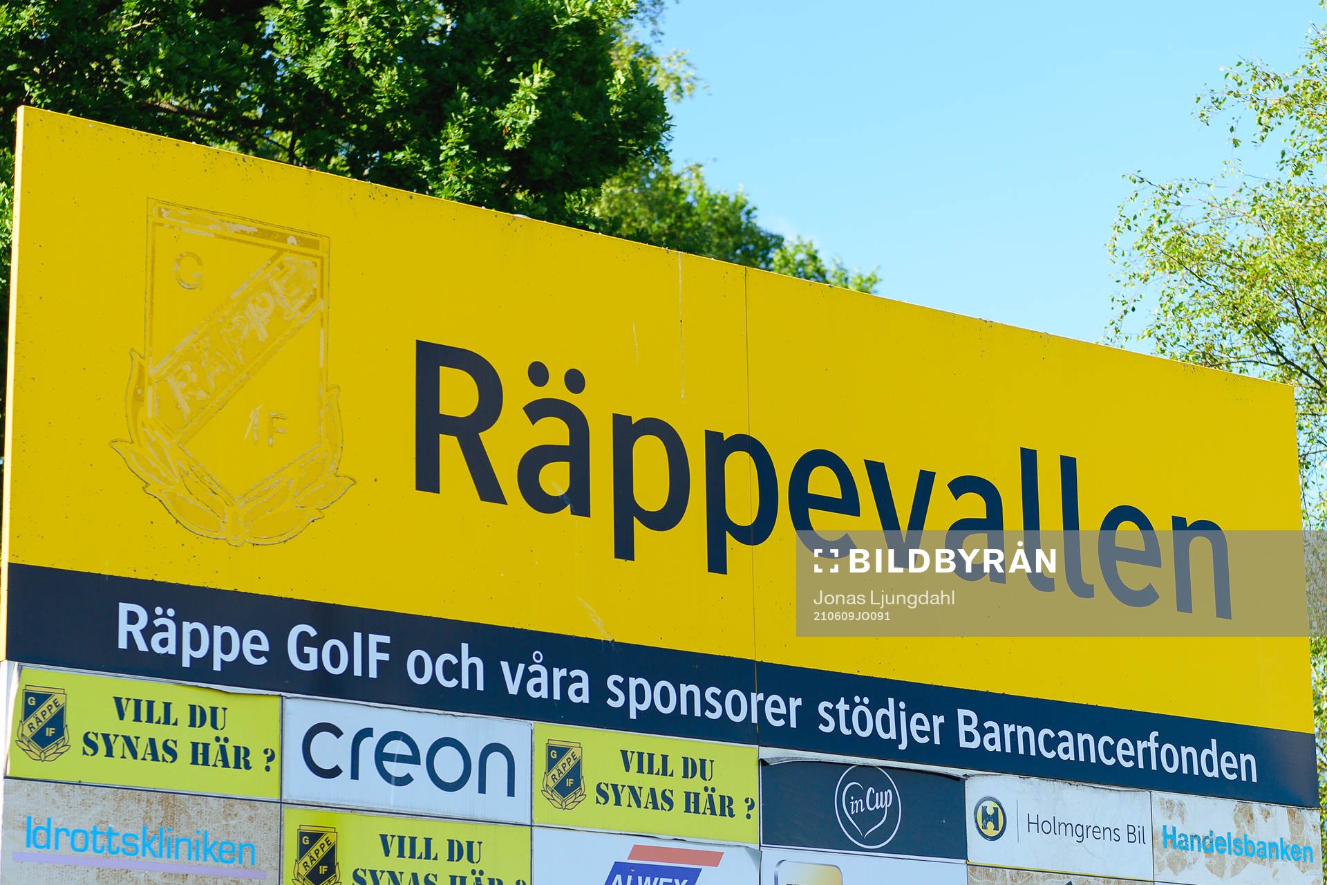 Skylt för Räppevallen före fotbollsmatchen i division 2