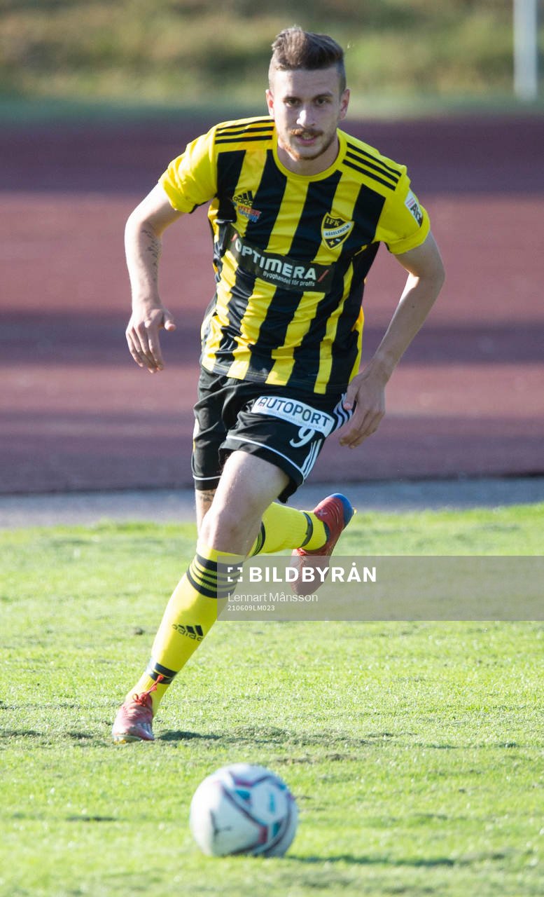 IFK Hässleholms Max Sandberg i matchen i division 2 Södra