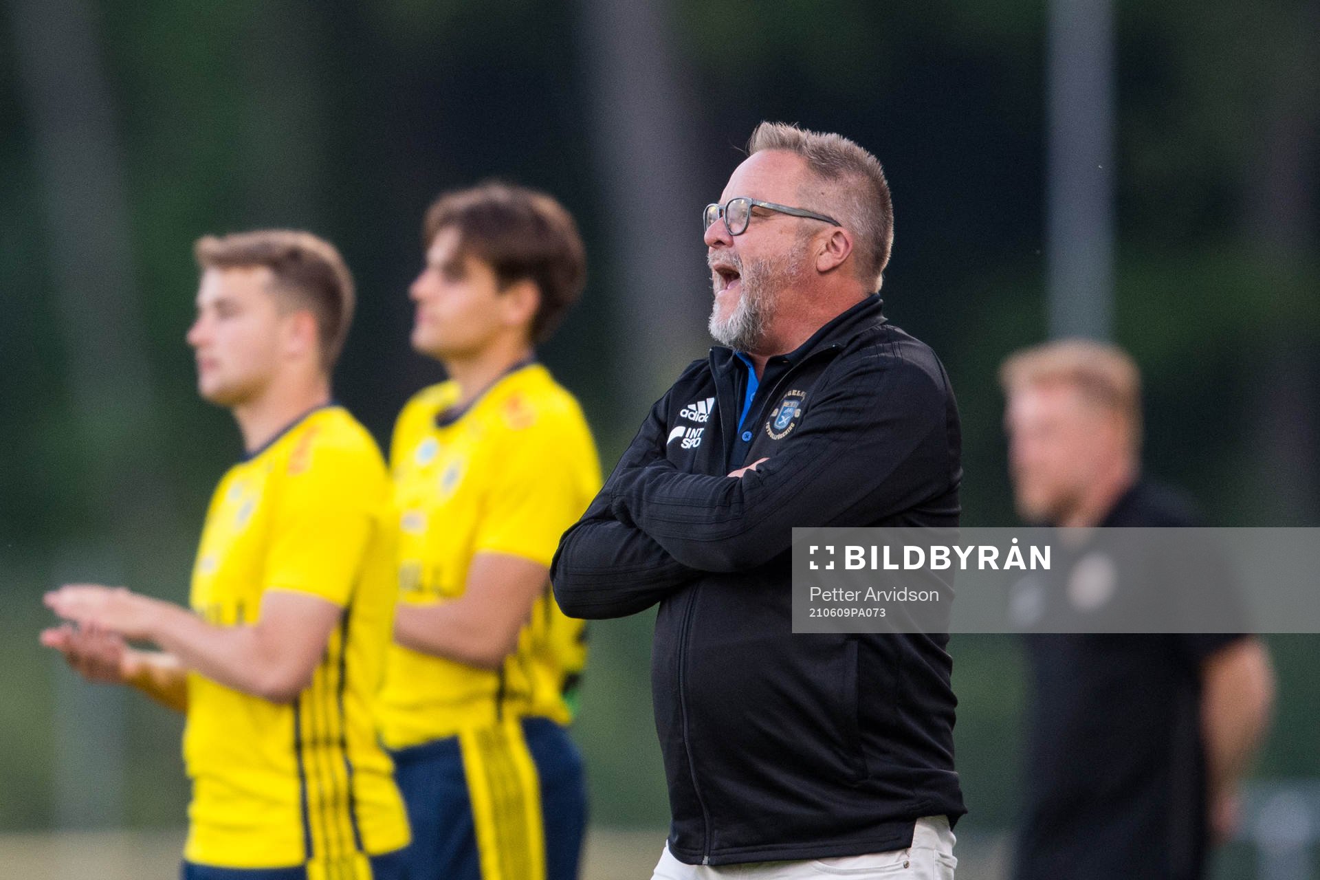 Ängelholms tränare Roar Hansen under fotbollsmatchen i Division 2 mellan Ängelholm och Tord den 9 juni 2021 i Ängelholm.