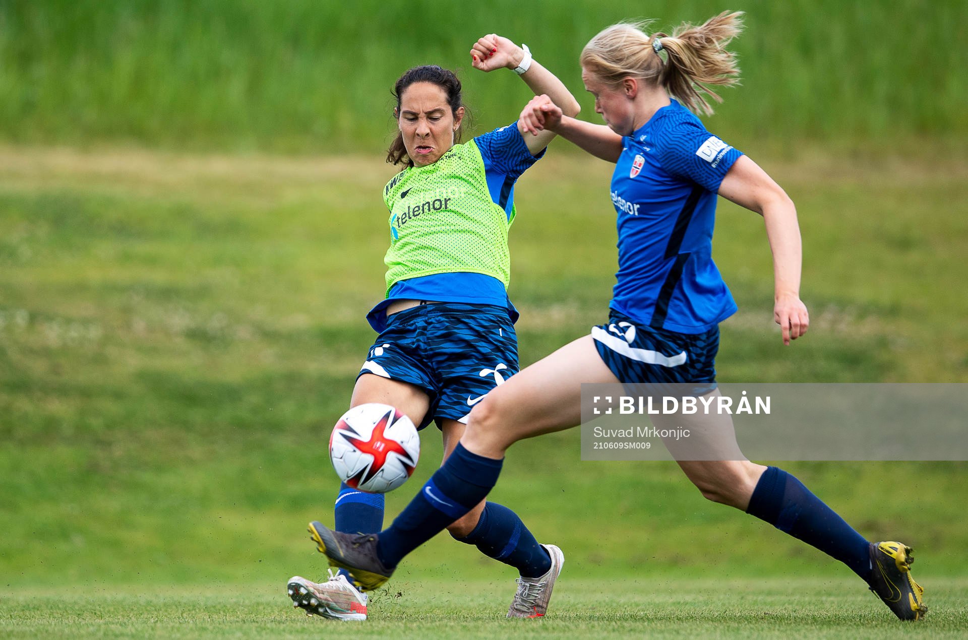 Ingrid Moe Wold and Elise Hove Thorsnes of the Norwegian