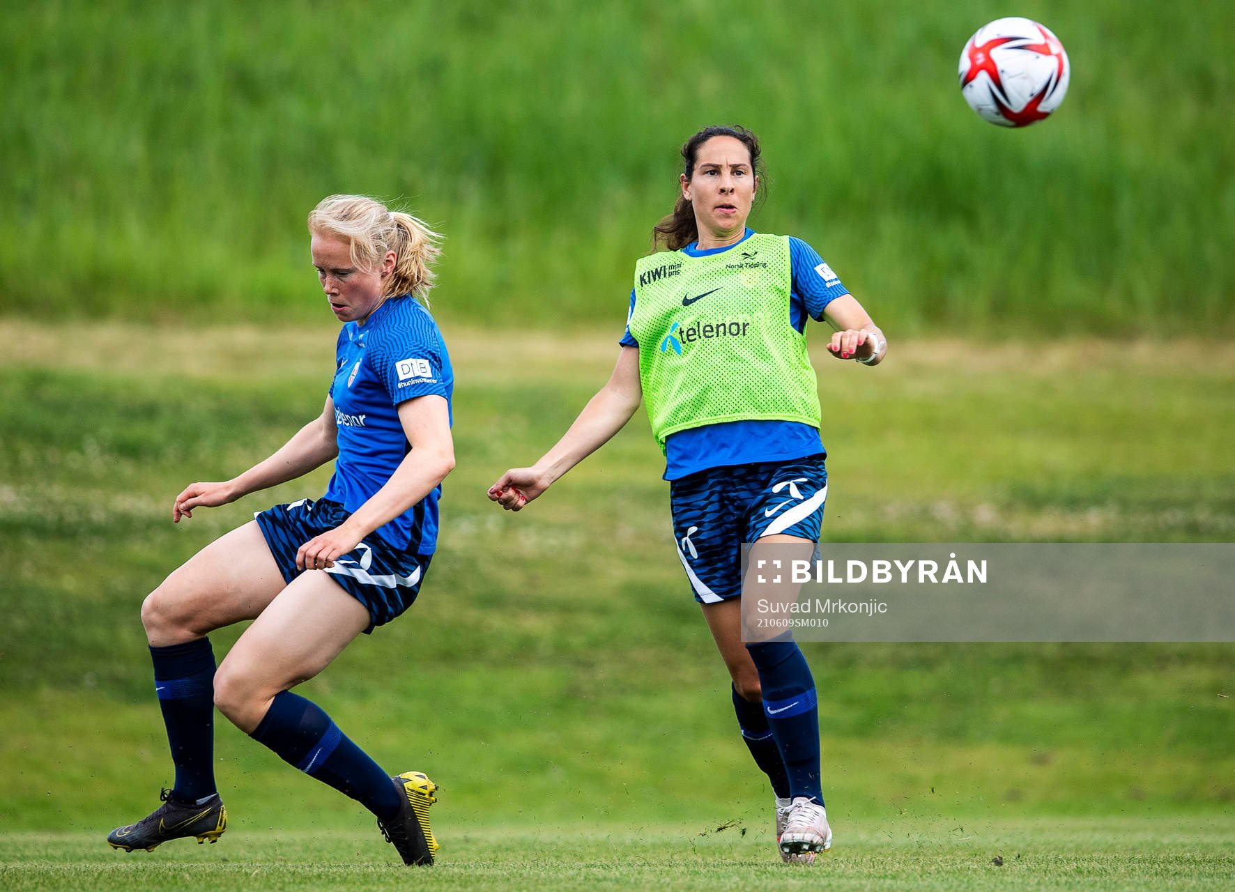 Ingrid Moe Wold and Elise Hove Thorsnes of the Norwegian