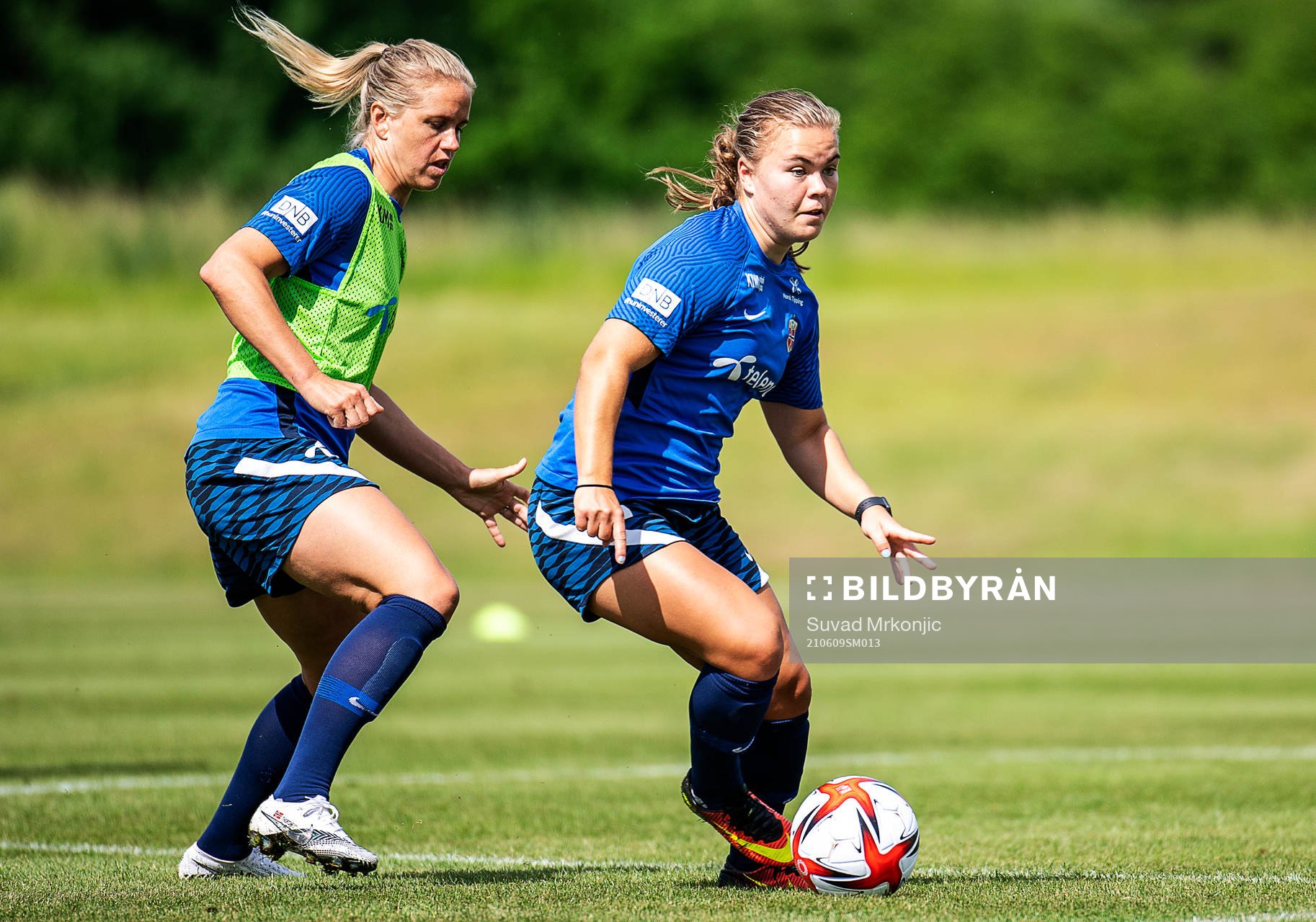 Elise Hove Thorsnes and Olaug Tvedten of the Norwegian