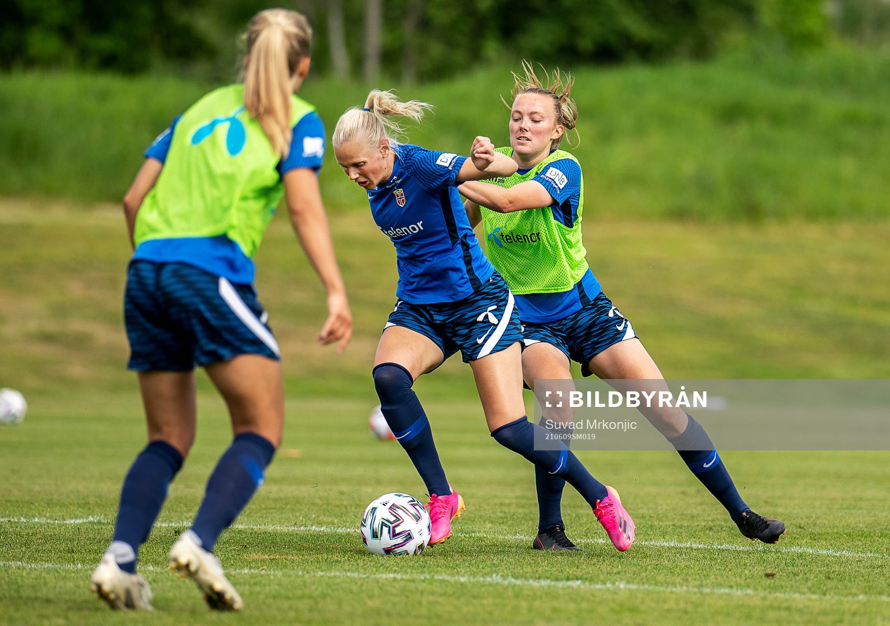 Karina Sævik and Synne Sofie Kinden Jensen of the