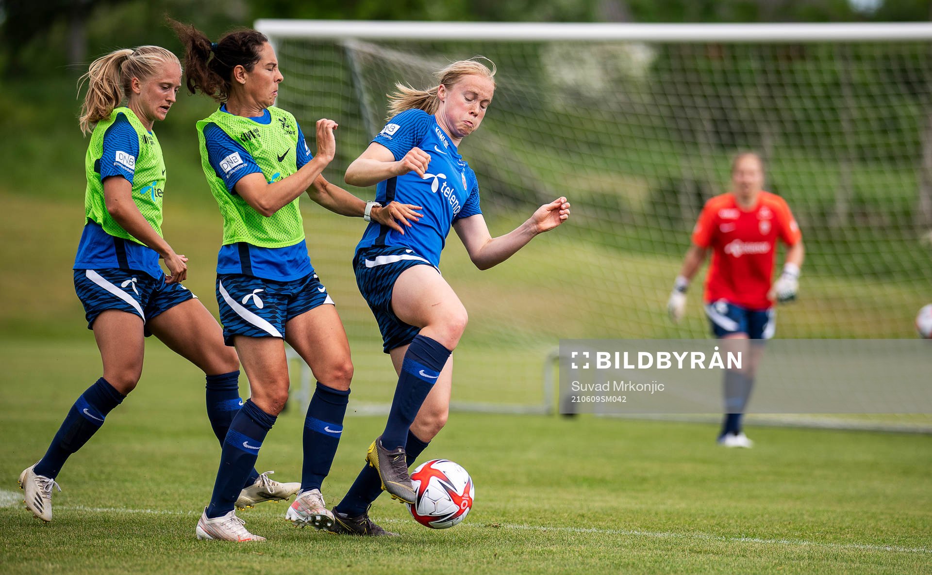 Amalie Vevle Eikeland, Ingrid Moe Wold and Julie Blakstad