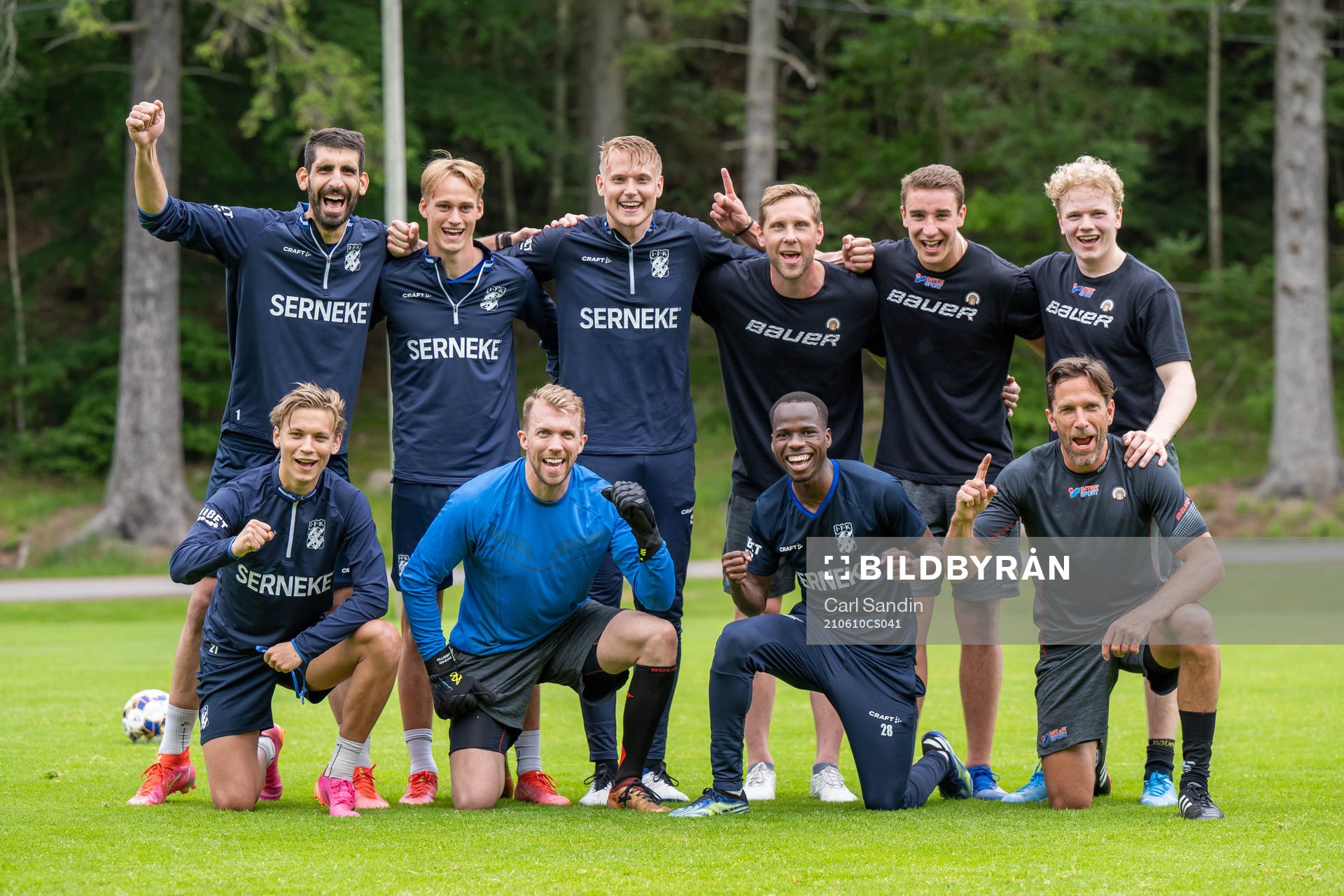 Det vinnande laget med Giannis Anestis, Oscar Vilhelmsson, Ole Söderberg, Viktor Ekbom, Daniel Torgersson, Theodor Niederbach, Noah Alexandersson, Anders Grönlund, Alhassan Yusuf och Joel Lundqvist under en fotbollsträning den 10 juni 2021 i Göteborg.