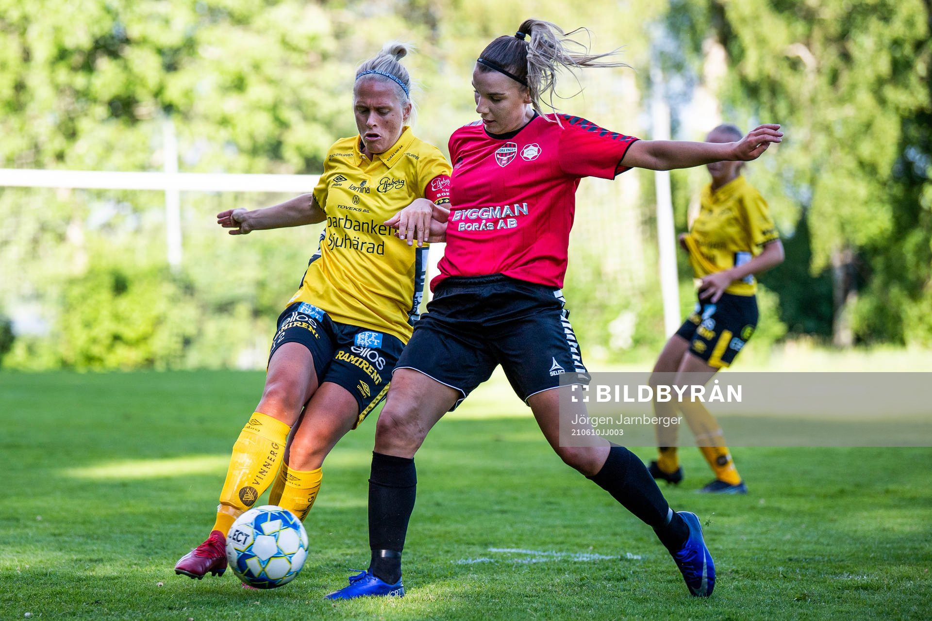 Elfsborgs Ellen Larsson och Södra vings Wilma Danielsson