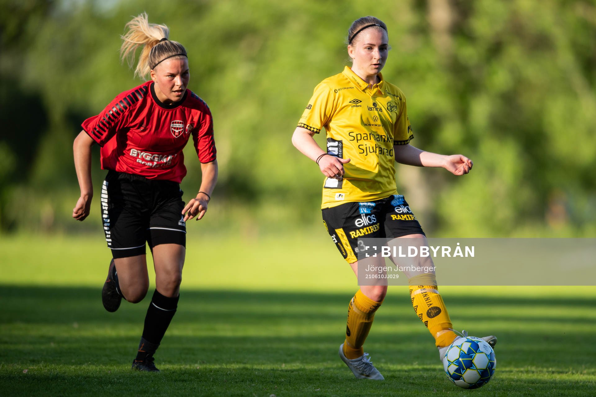 Södra vings Emilia Johansson och Elfsborgs Fanny Johansson