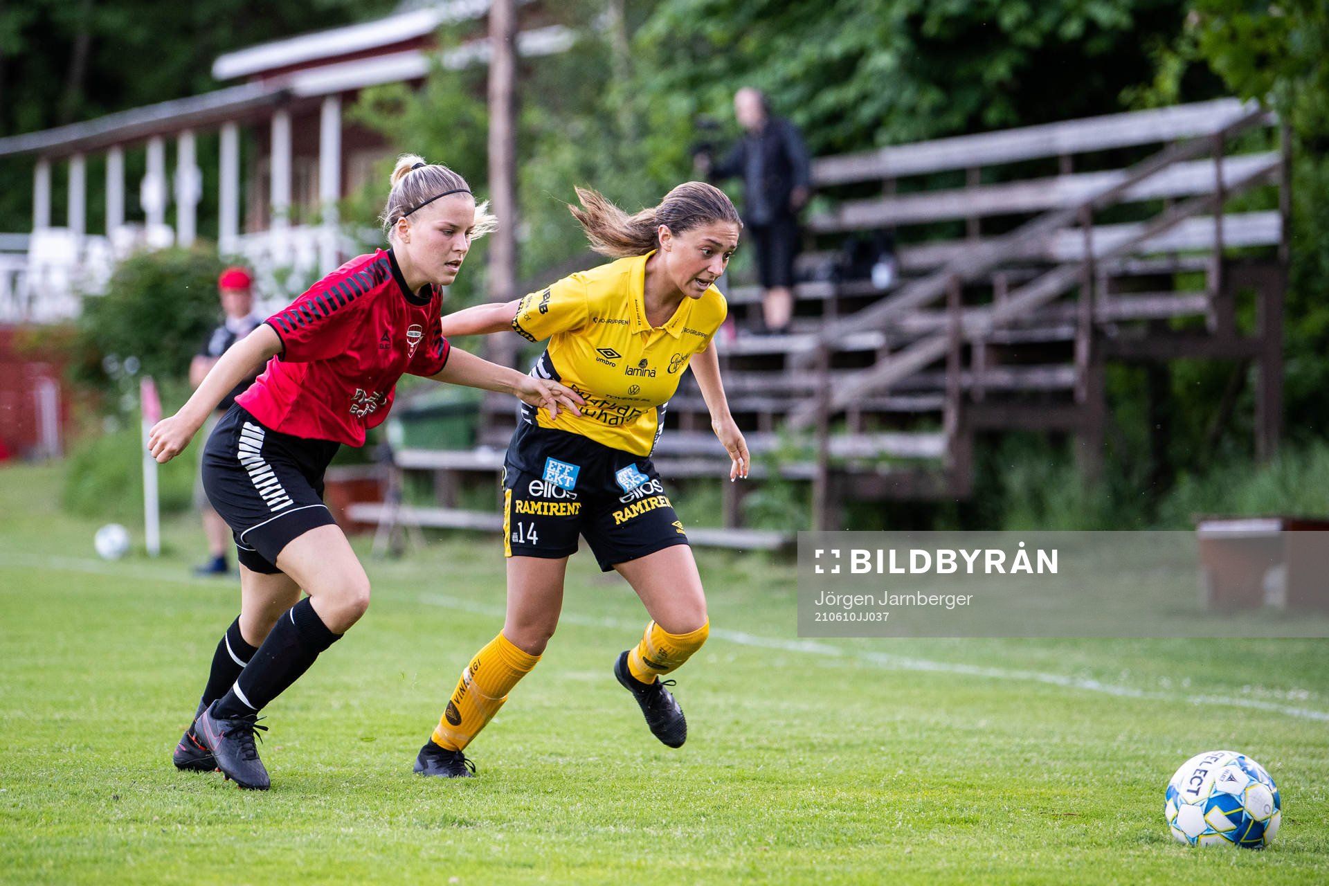 Södra vings Emilia Johansson och Elfsborgs Donika Shala