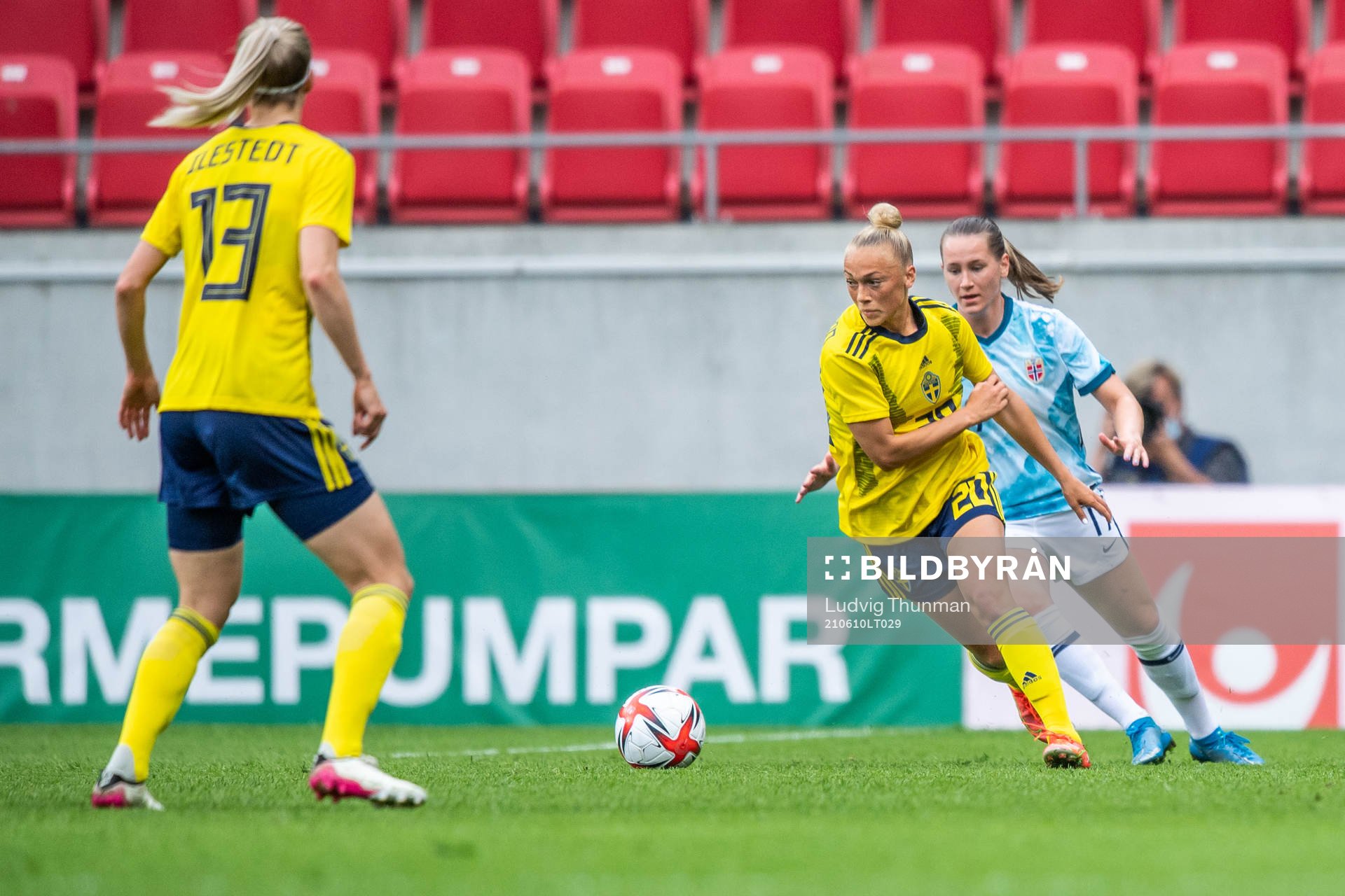 Hanna Bennison of Sweden and Elisabeth Terland of Norway