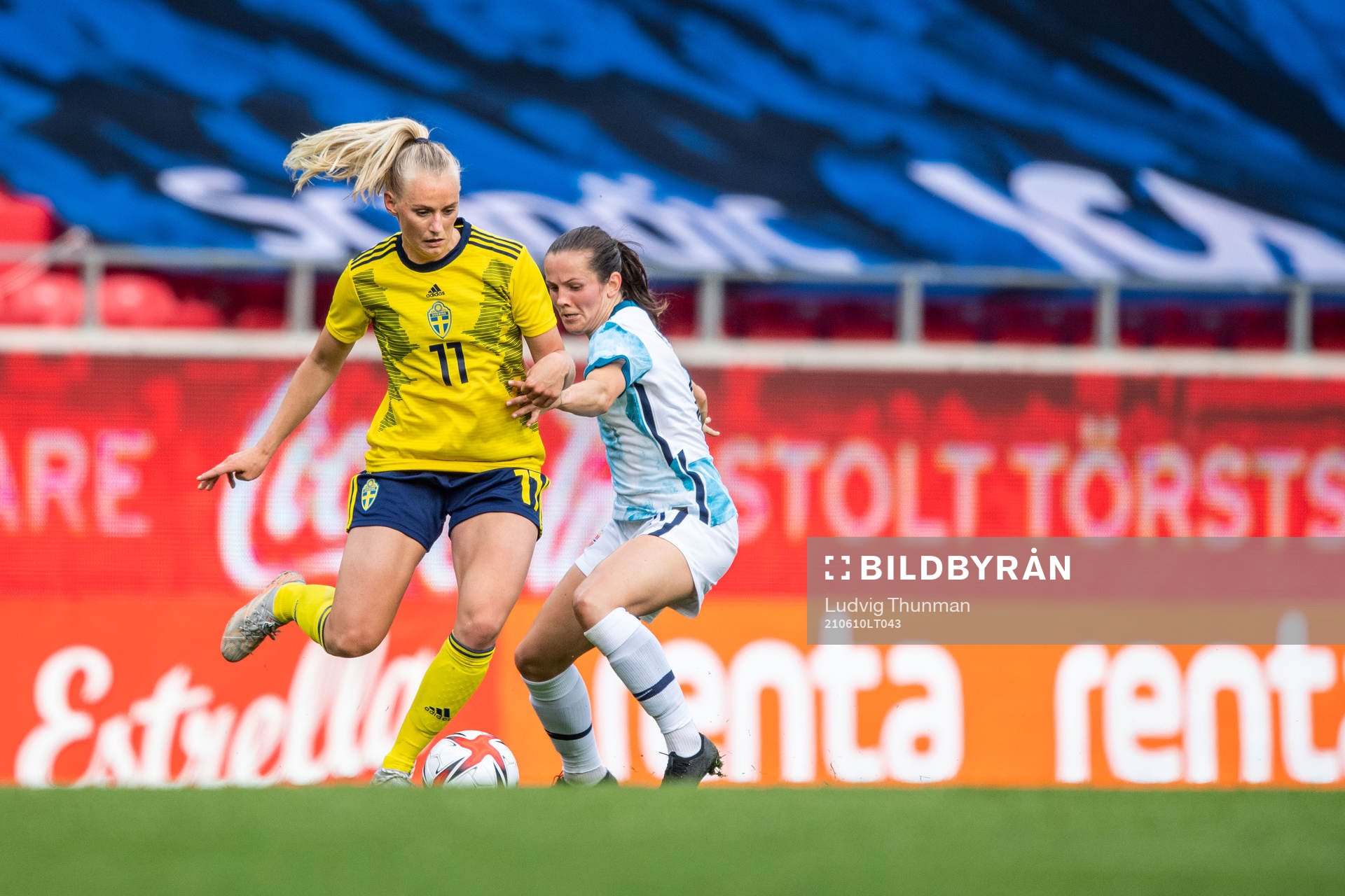 Stina Blackstenius of Sweden and Tuva Hansen of Norway