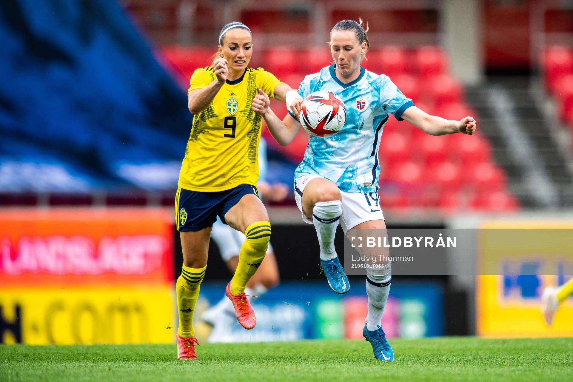 Kosovare Asllani of Sweden and Elisabeth Terland of Norway