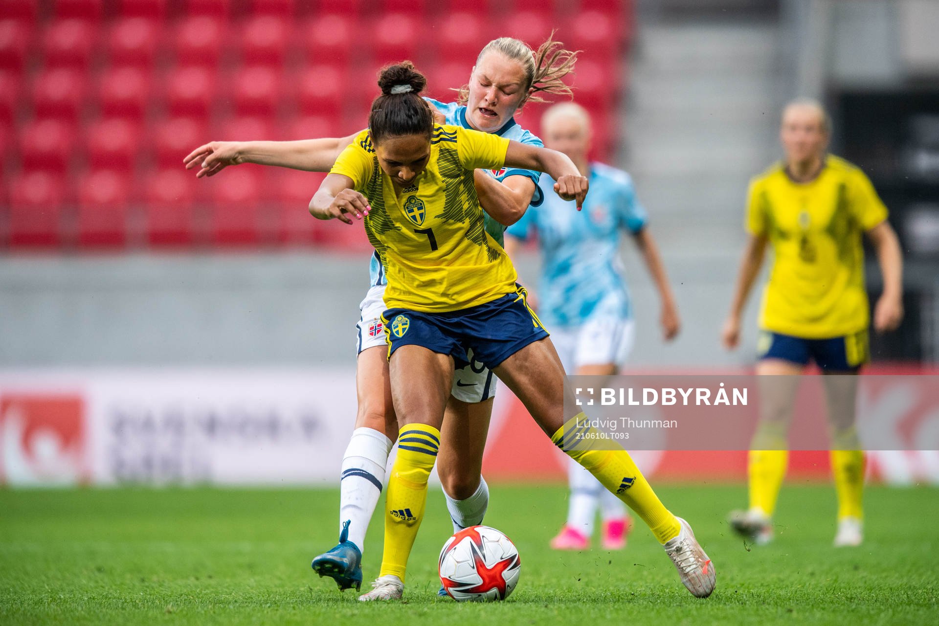 Madelen Janogy of Sweden and Frida Maanum of Norway