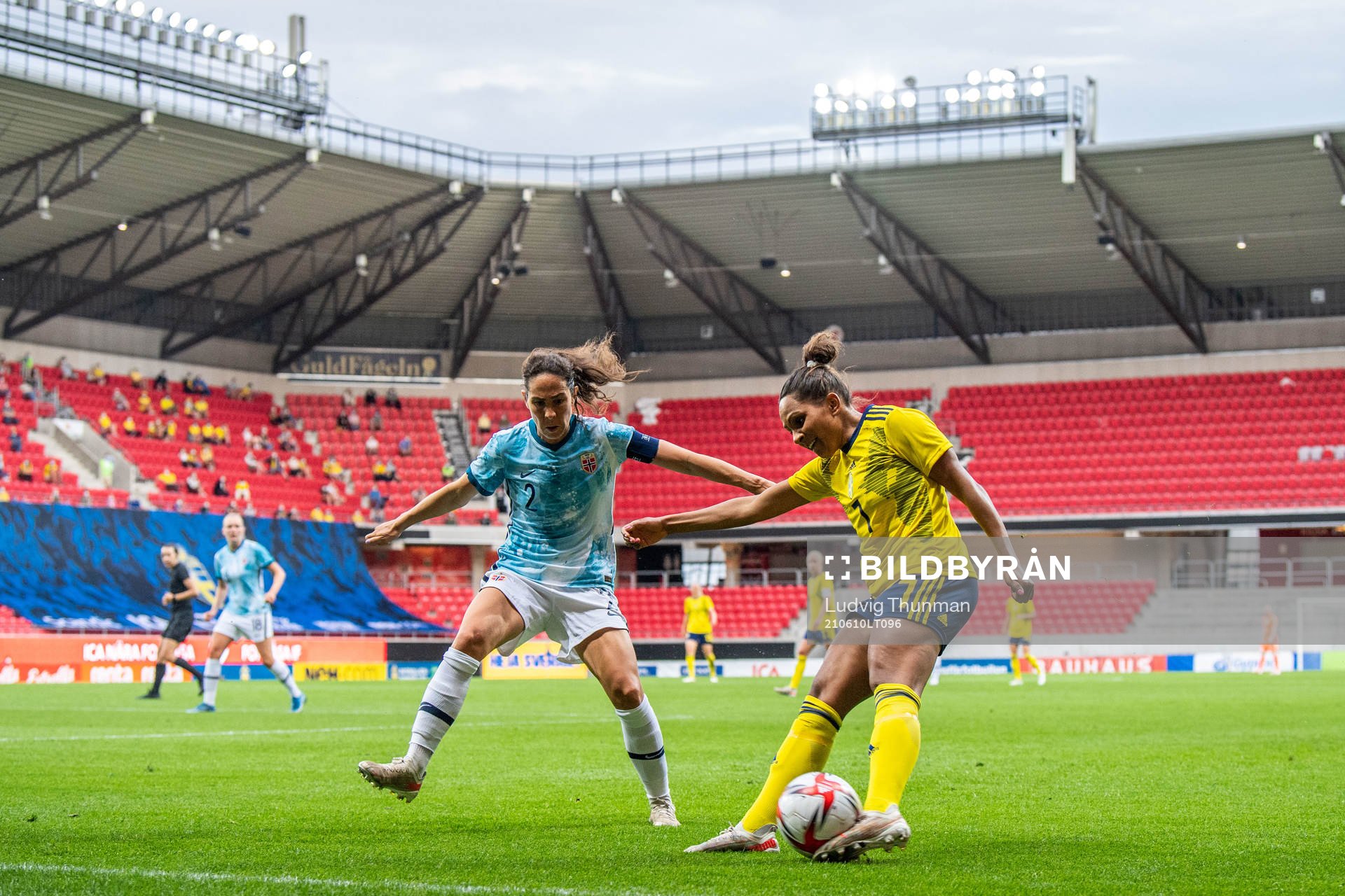 Ingrid Moe Wold of Norway and Madelen Janogy of Sweden