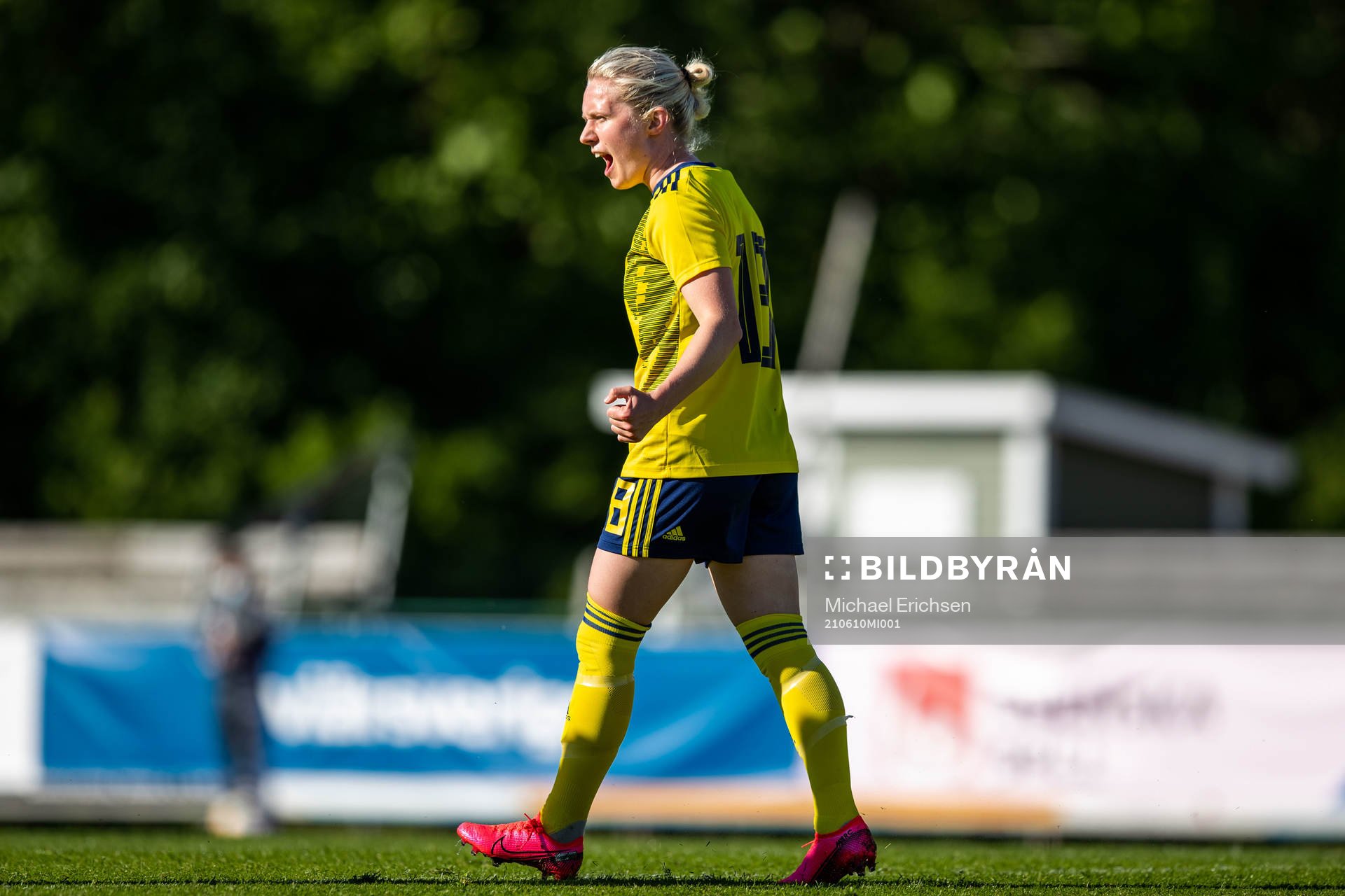 Sveriges Emilia Larsson jublar